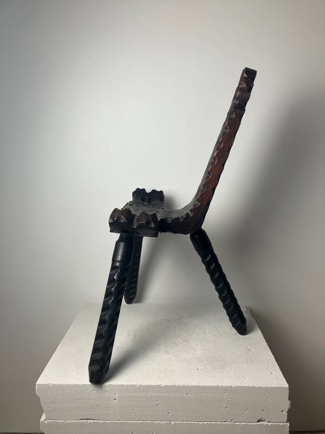 Chaise tripode brutaliste, 1950s