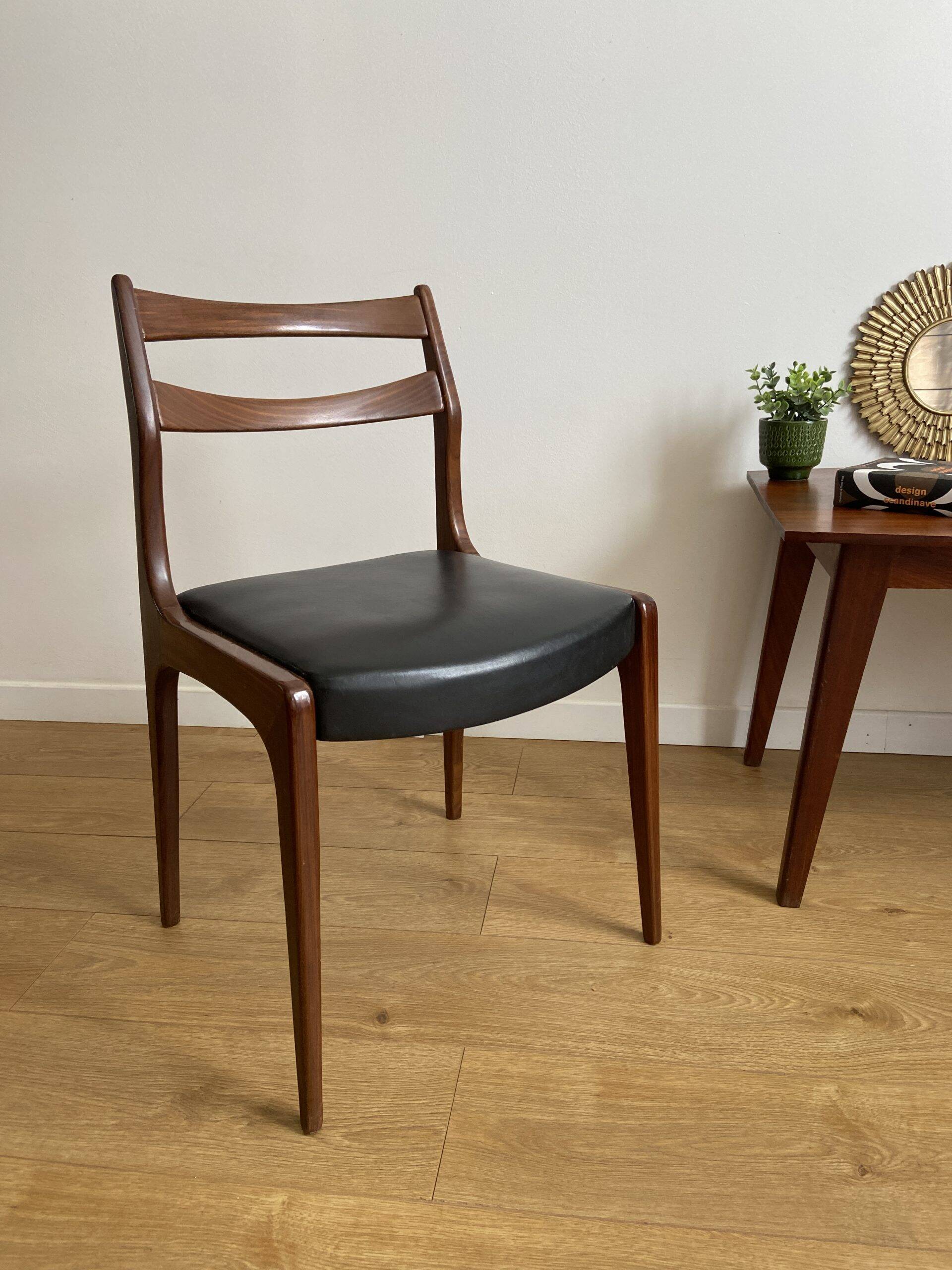 Chaise vintage bois et skaï noir