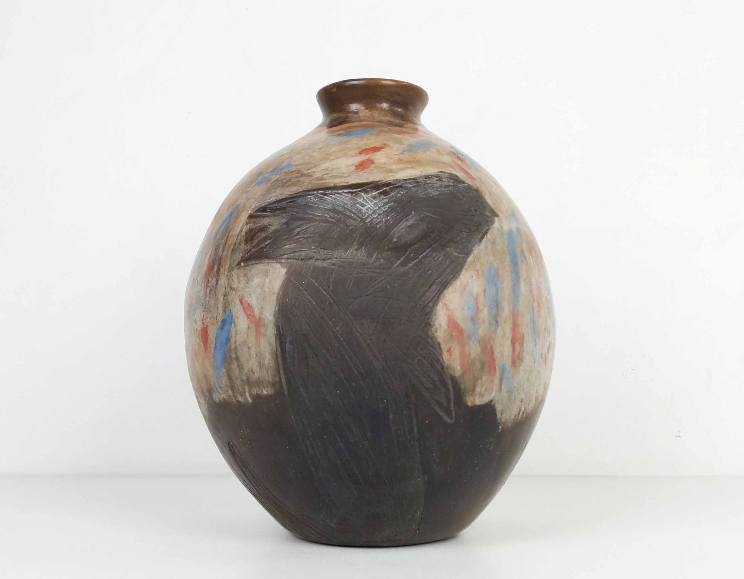 Vase ovoïde en terre cuite péruvienne de style Mochica, signe vicente ramirez 1989
