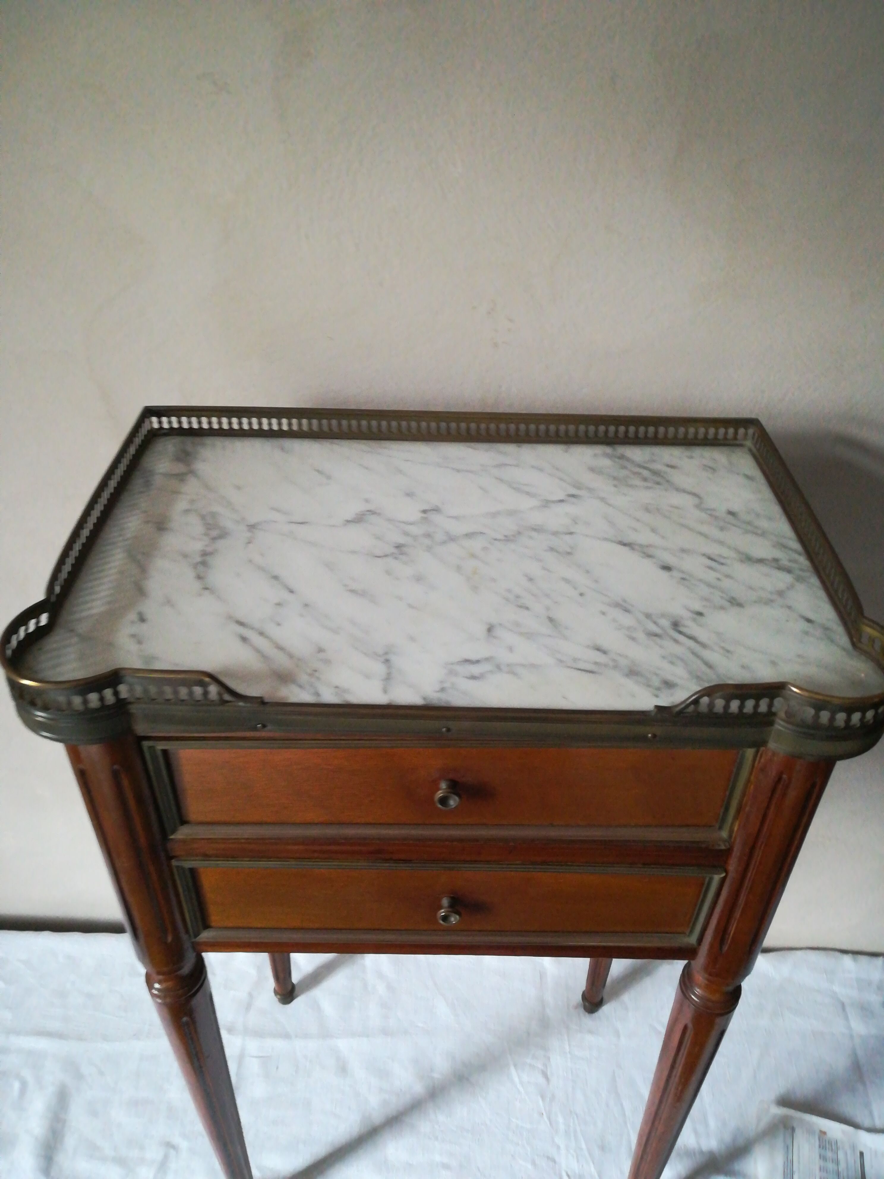 Louis XVI-style rag table