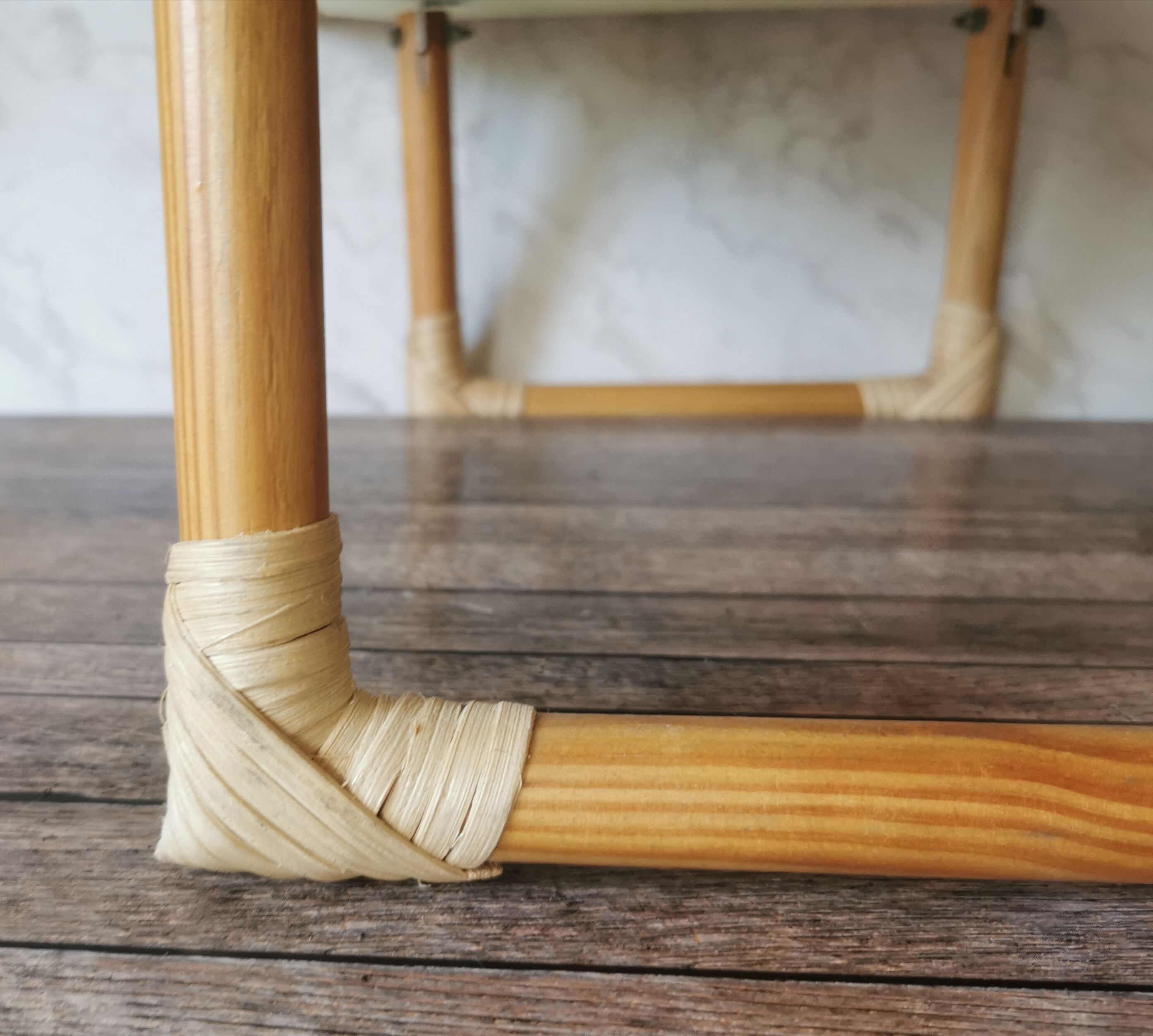 Folding tray parrots and flowers fiber and rattan
