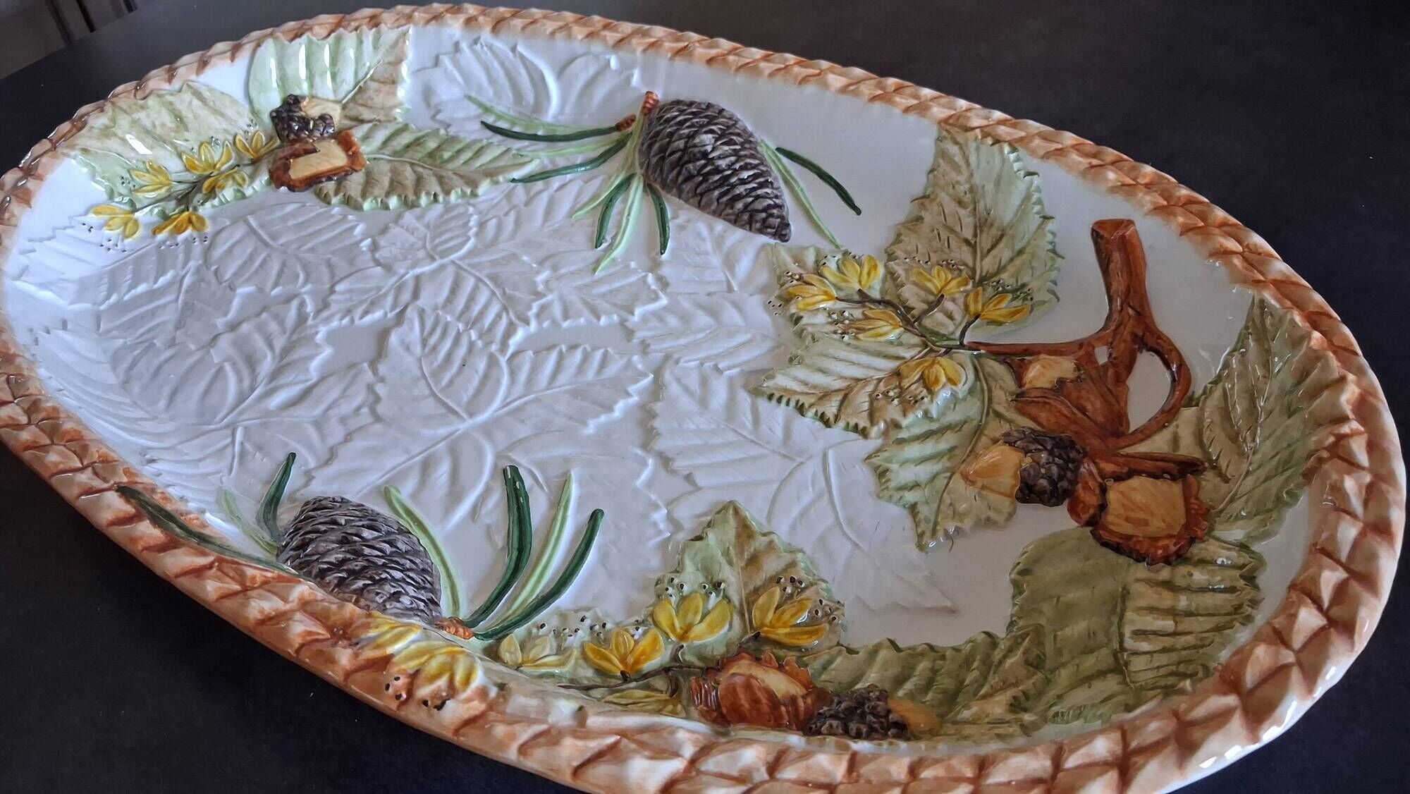 Serving dish Barbotine
