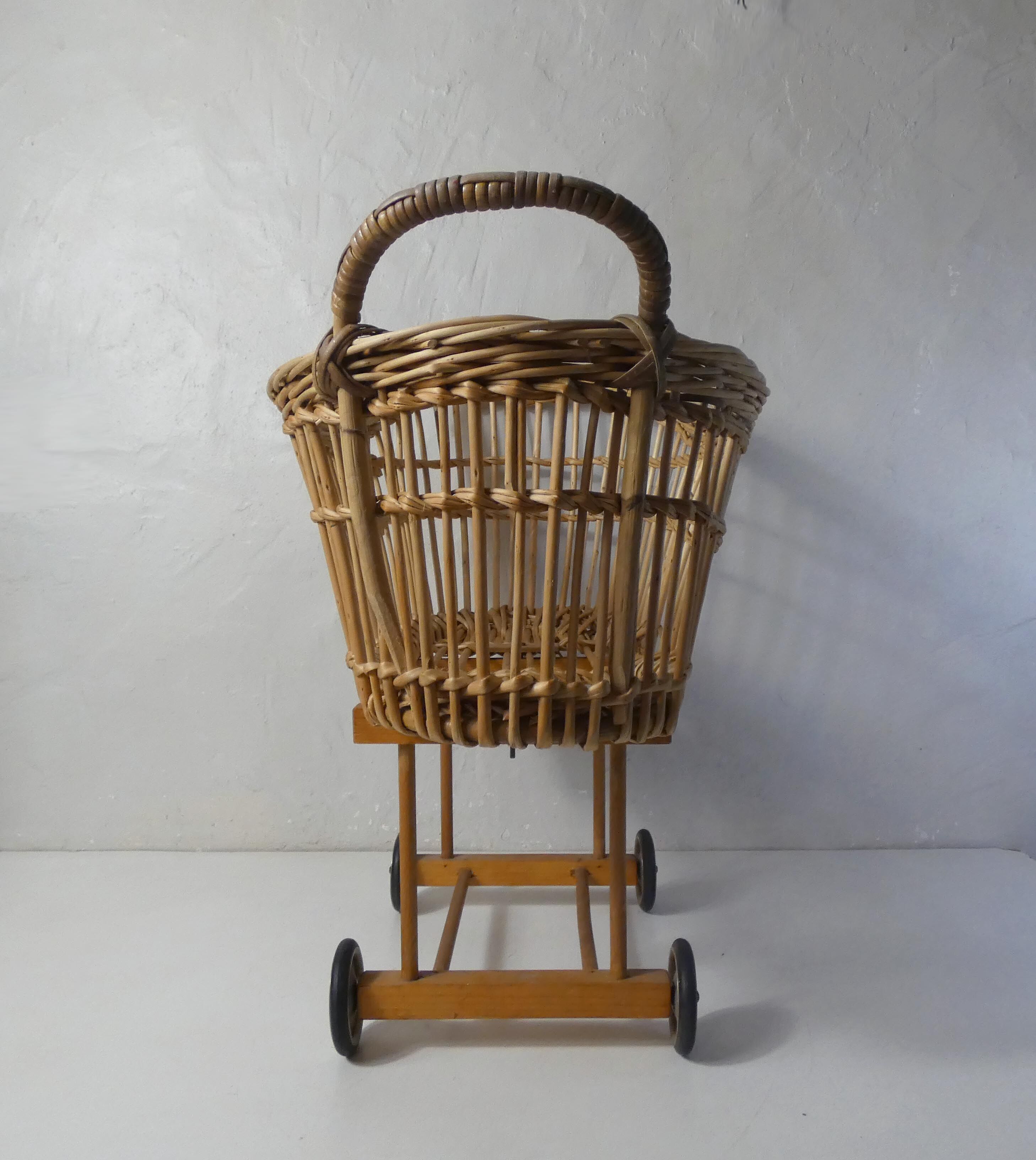 Rattan pram
