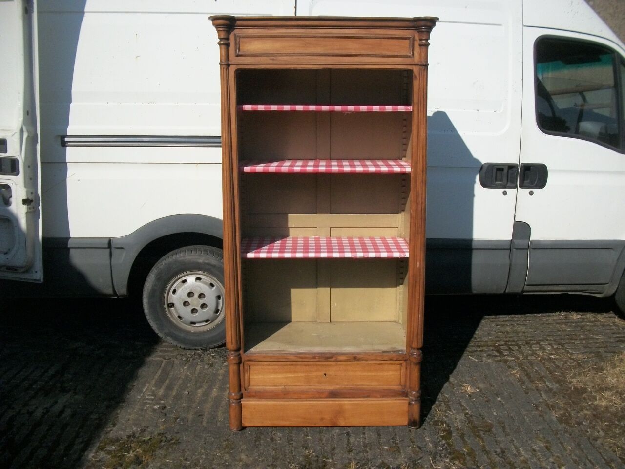 Bonnetière with mirror