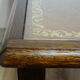tables gigognes, en bois et cuir