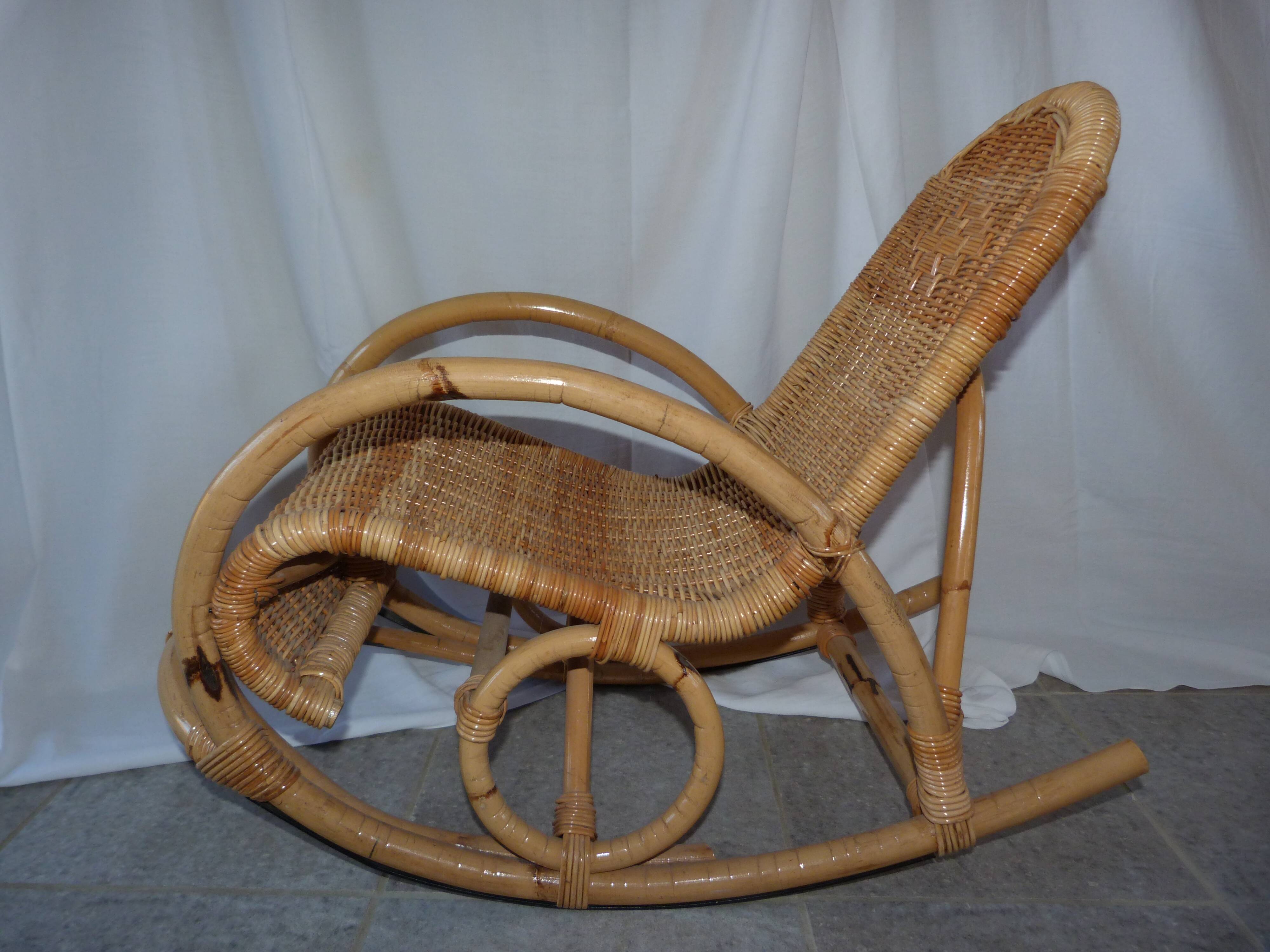 Rocking chair en rotin