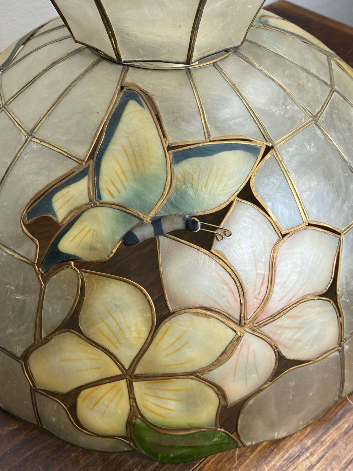 Pendant light, chandelier in mother-of-pearl and brass