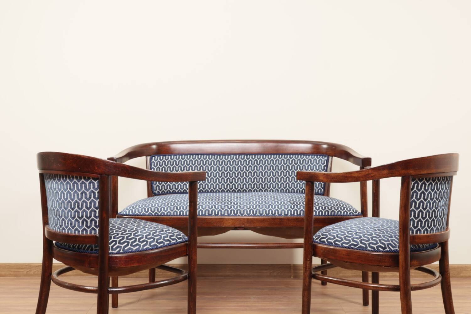 Thonet living room set, in wood and blue jacquard, 1910