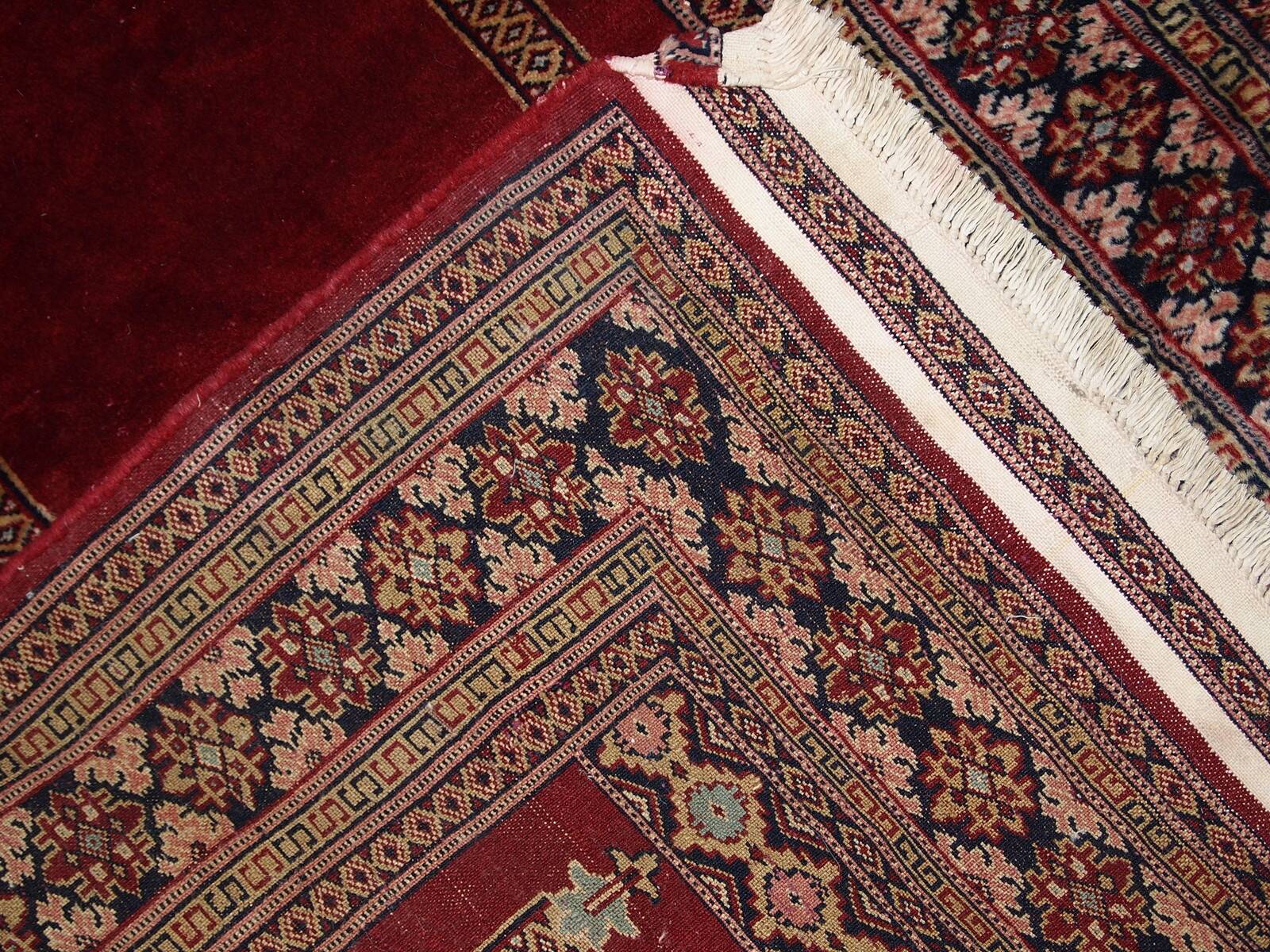 Tapis Vintage Bukhara en Laine, Années 1960, Éclat et Tradition