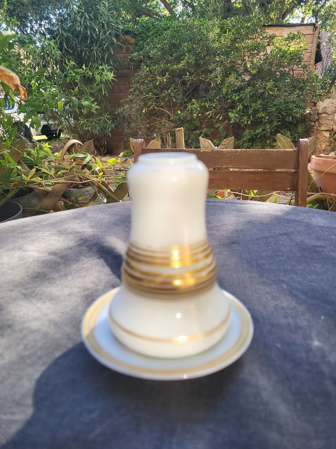 Night service in opaline Miniature dinette