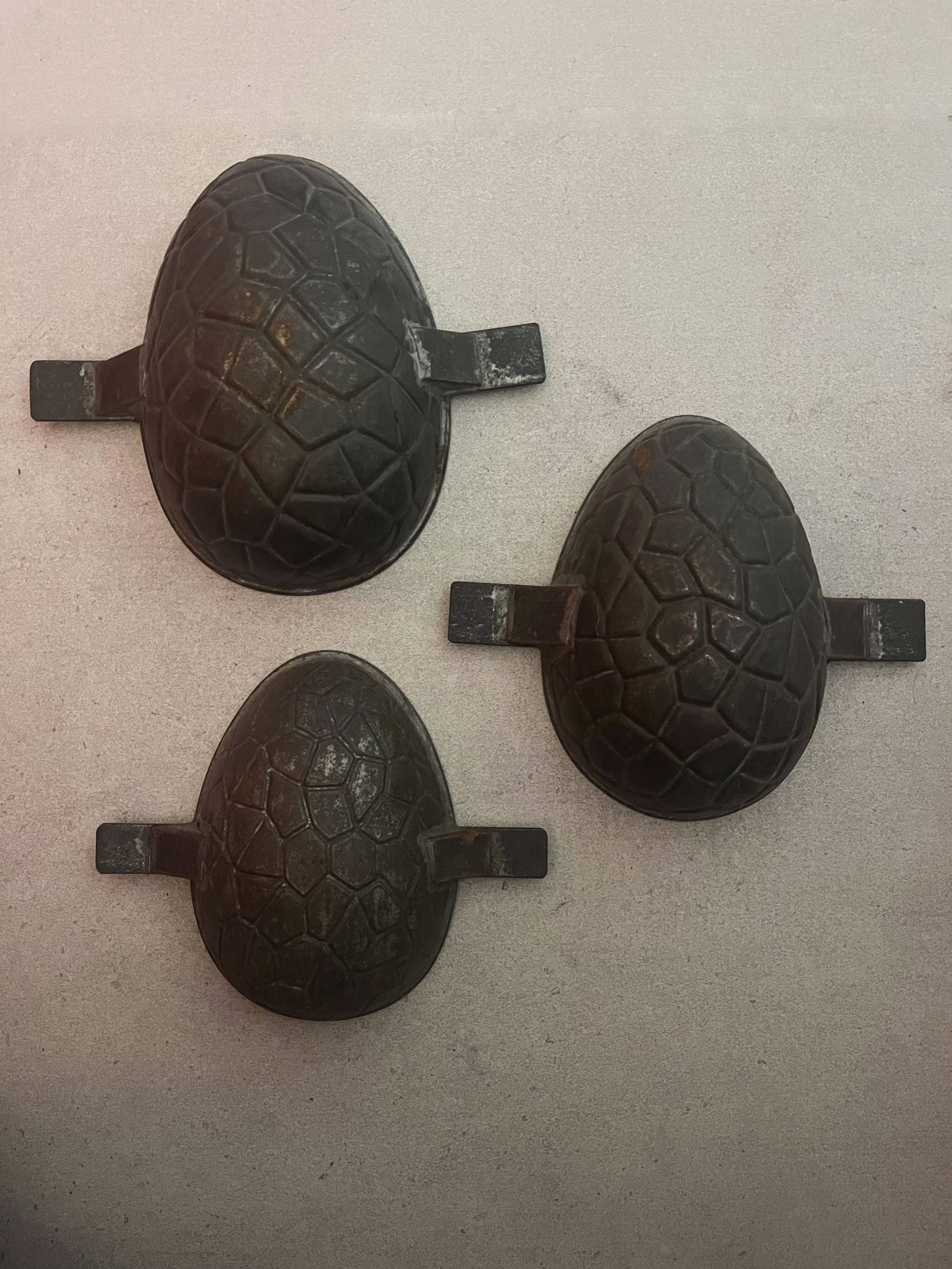 Egg-shaped chocolate or cake molds, 3 sizes available