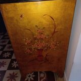 Gilded wooden chest of drawers with Asian decor and polished marble