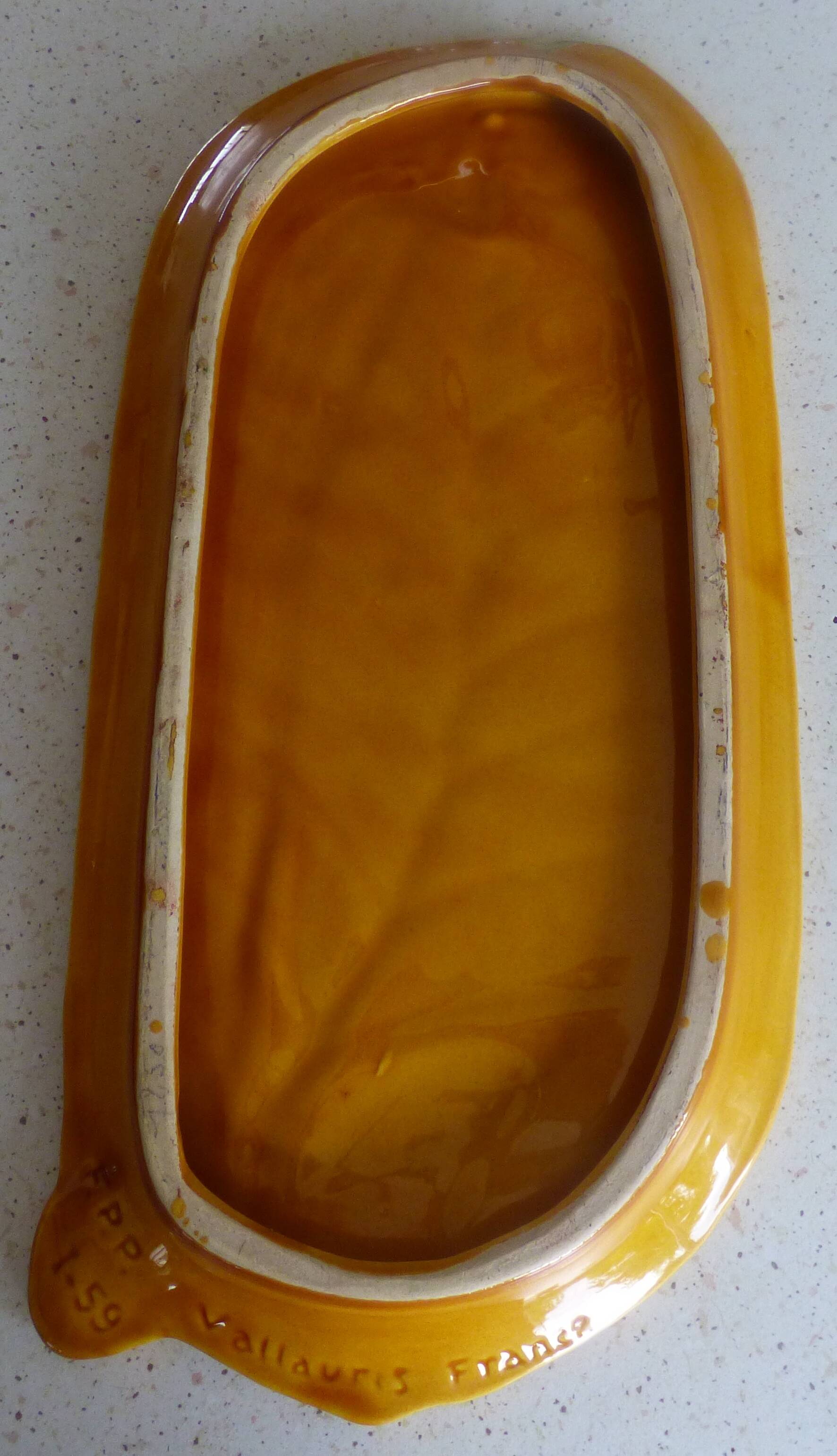 Oval earthenware dish from Valllaurin Friance-I-59