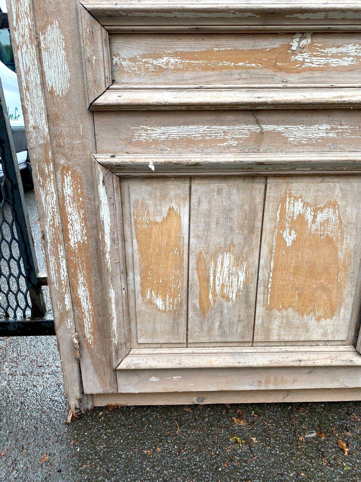 Façade de placard à double portes en sapin massif XXsiècle