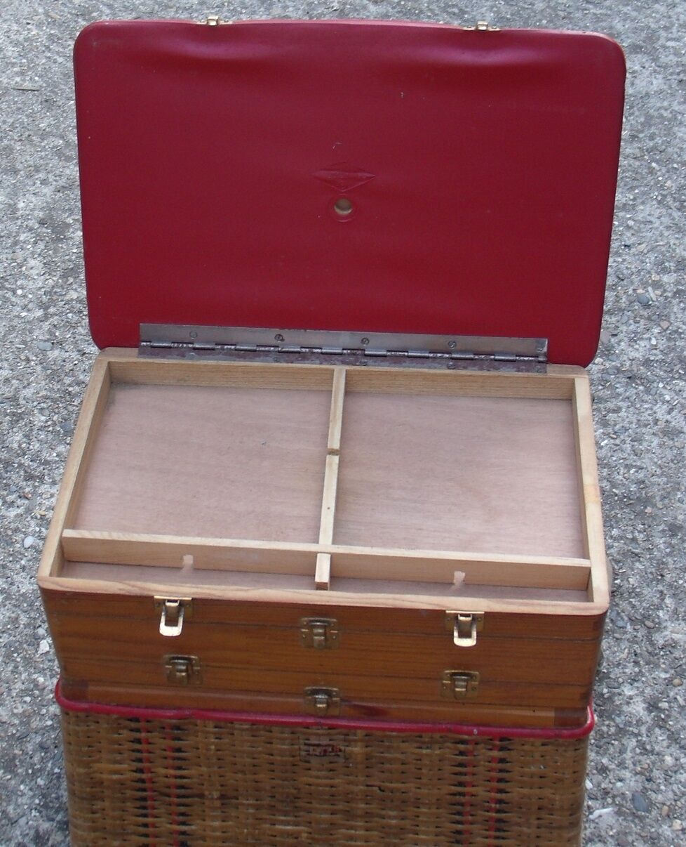 Rattan and skaï work box signed Soudexvinyl