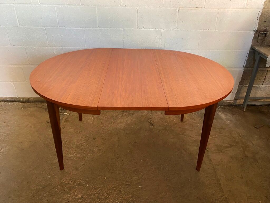 Scandinavian extendable round table in teak dia 110cm an60