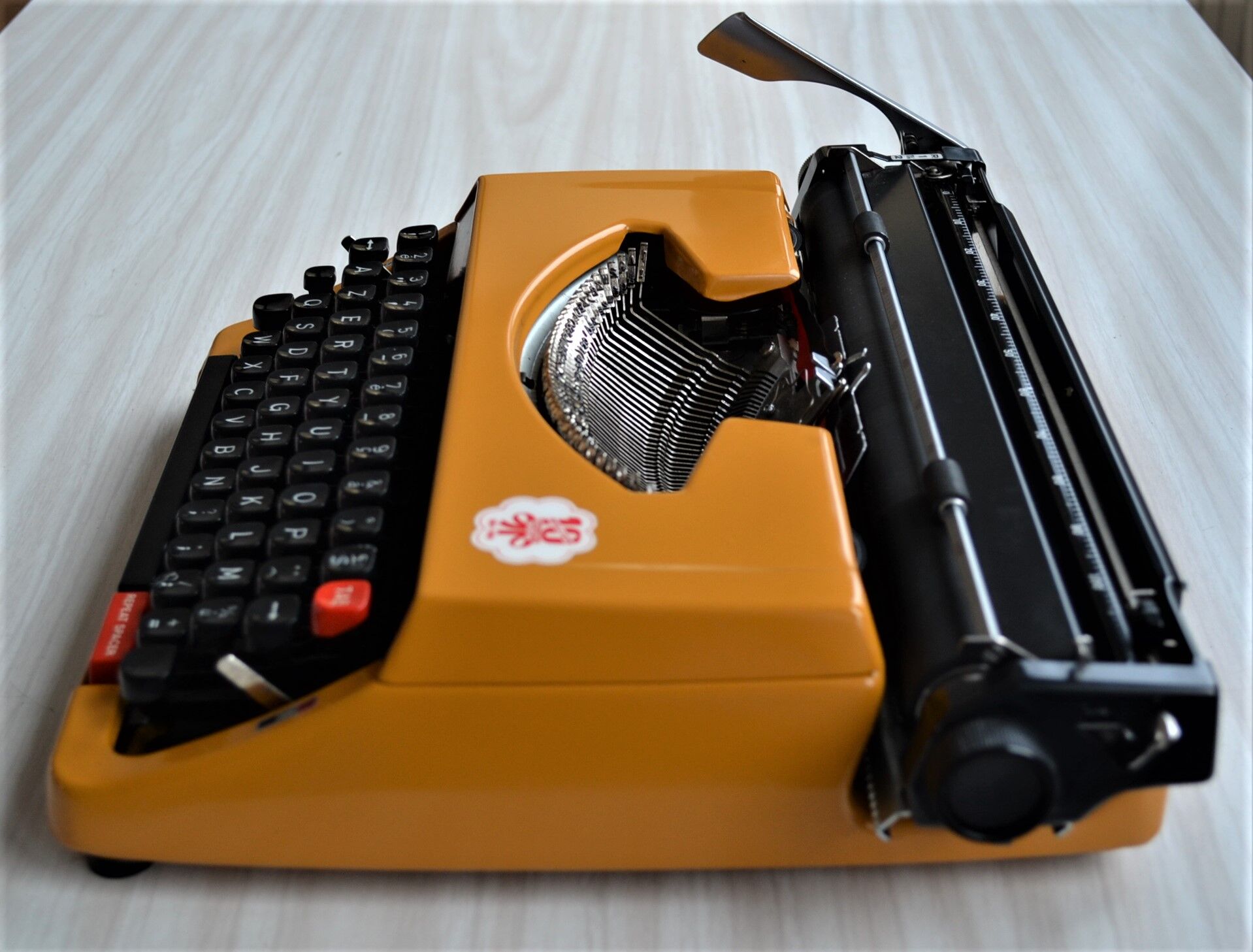 Brother deluxe 262tr orange mechanical typewriter