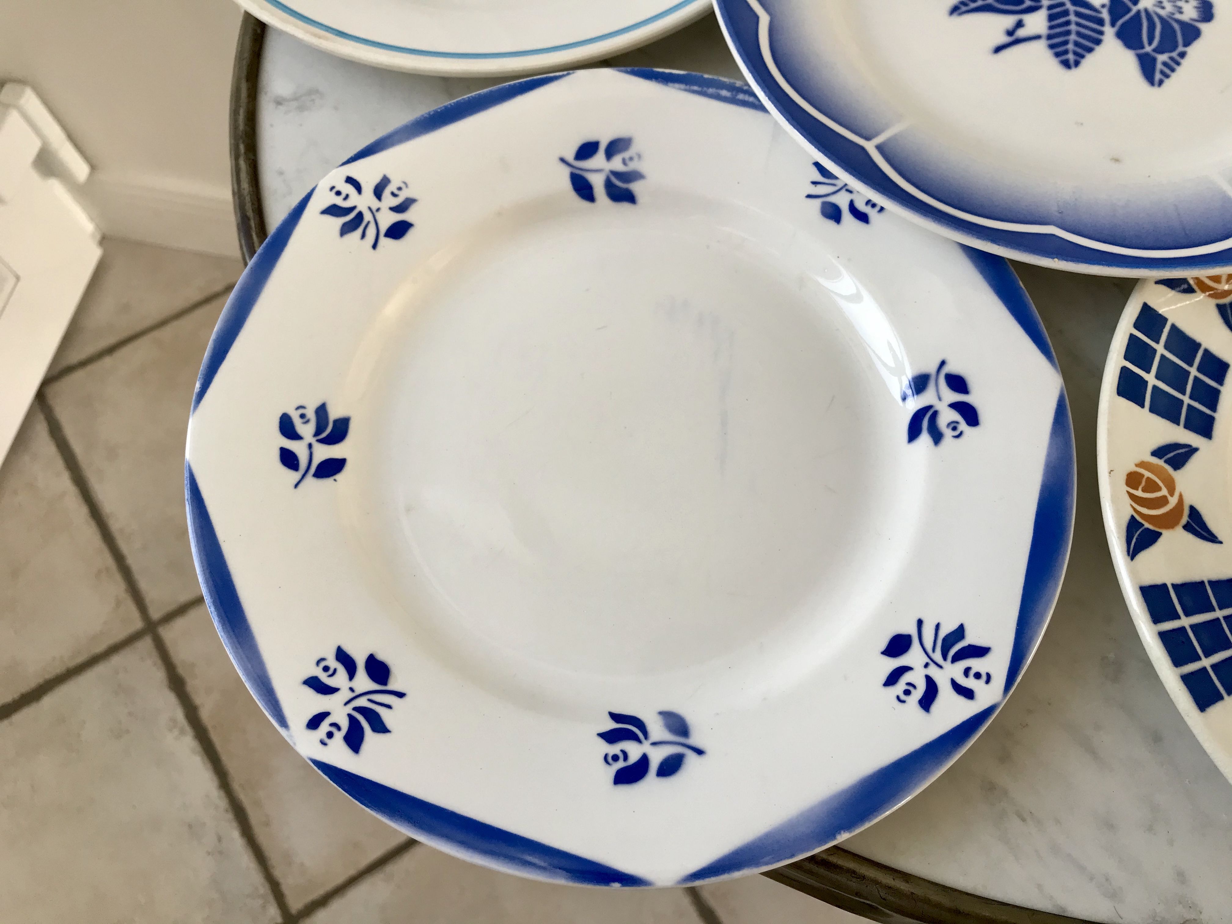 Set of 6 flat plates mismatched Digoin Sarreguemines