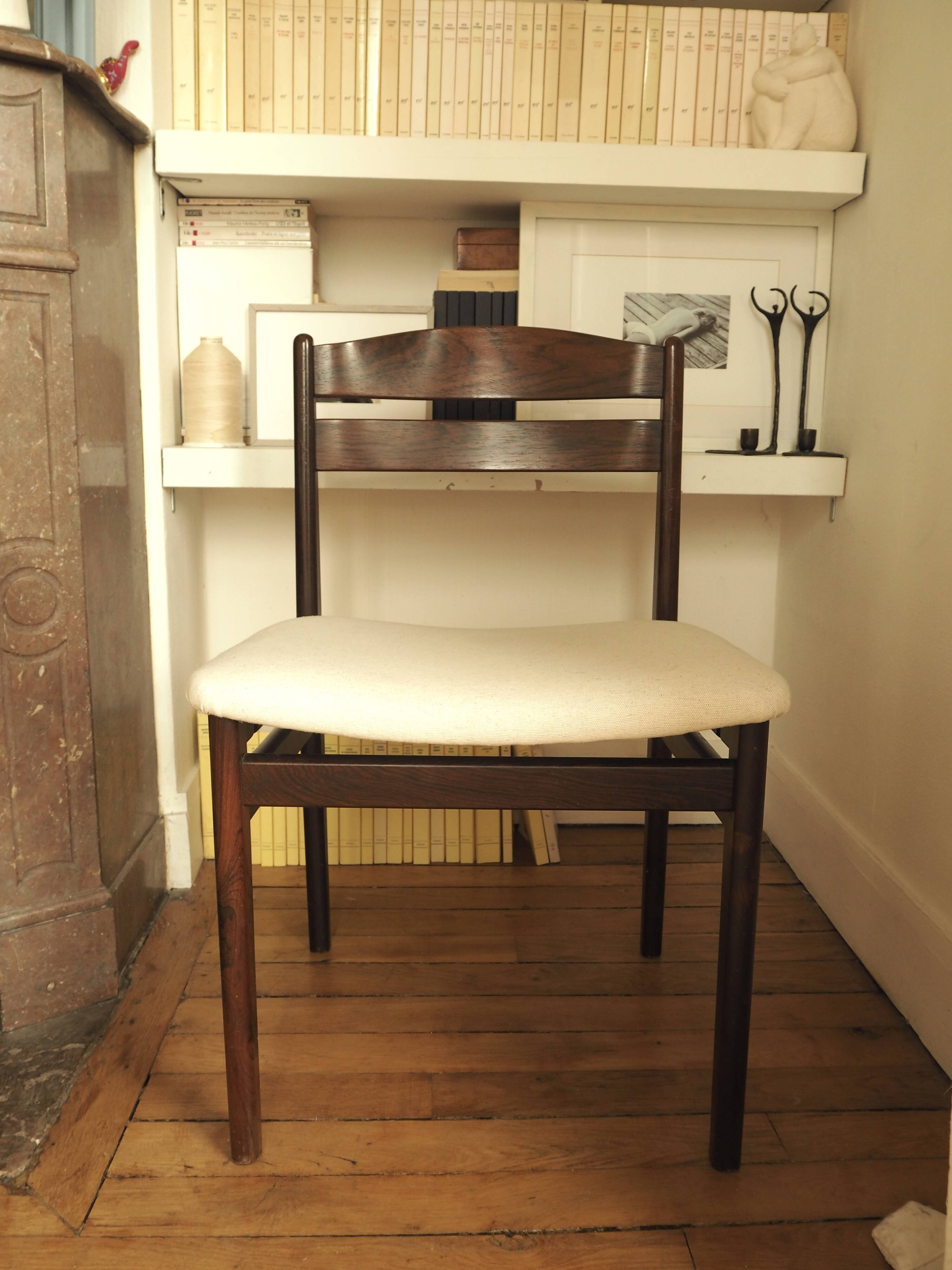 Chaise danoise en palissandre et tissu Pierre Frey
