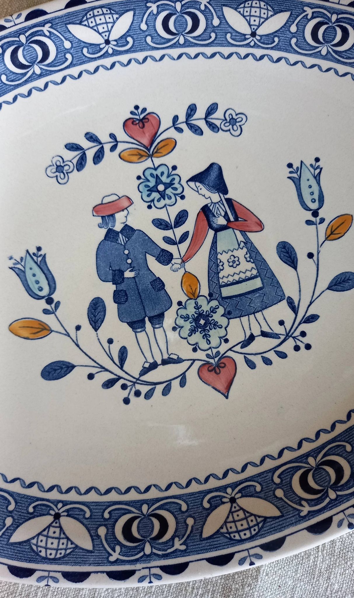 Oval plate Johnson Brothers "Hearts & Flowers"