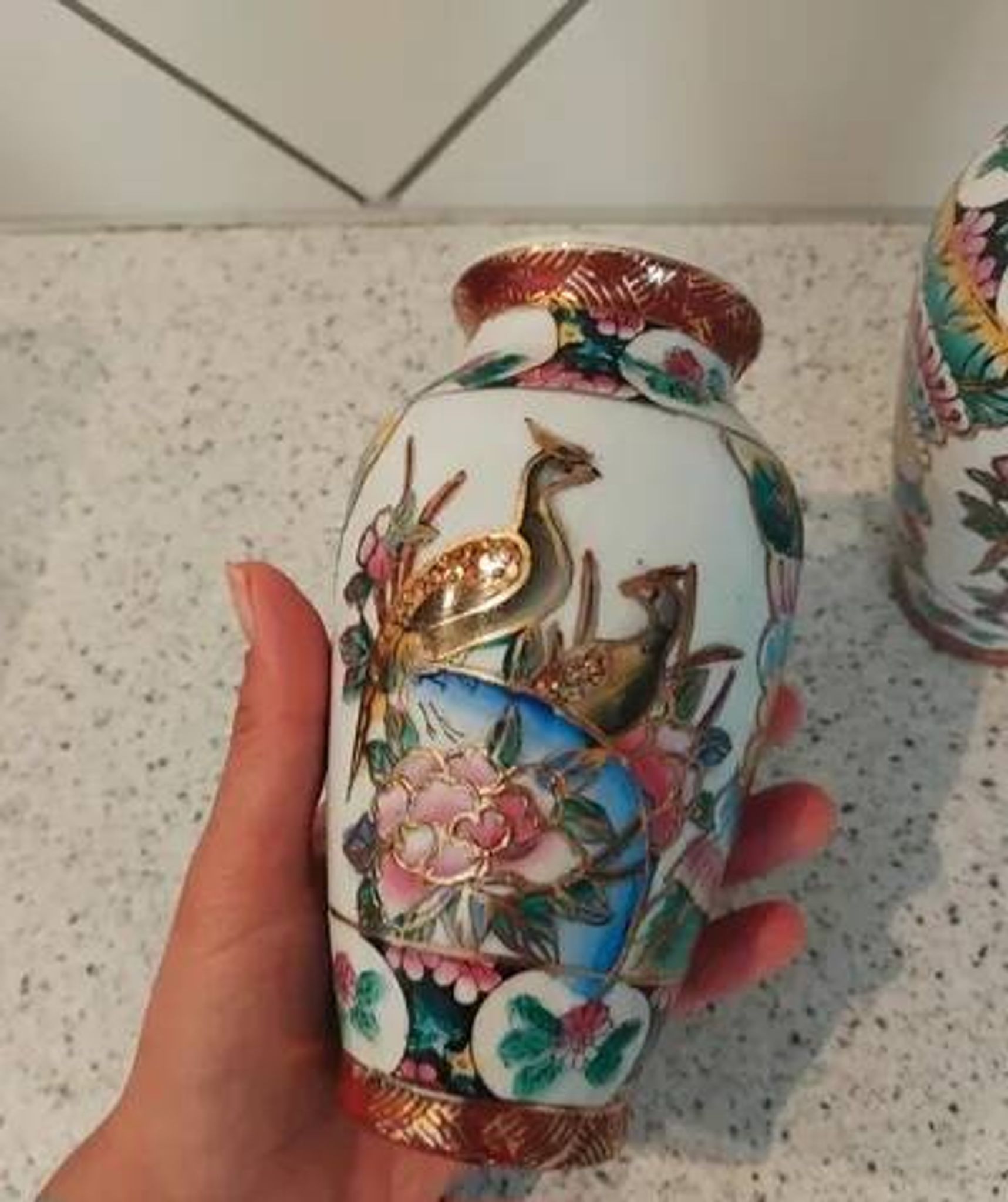 2 Japanese-style decorative vases