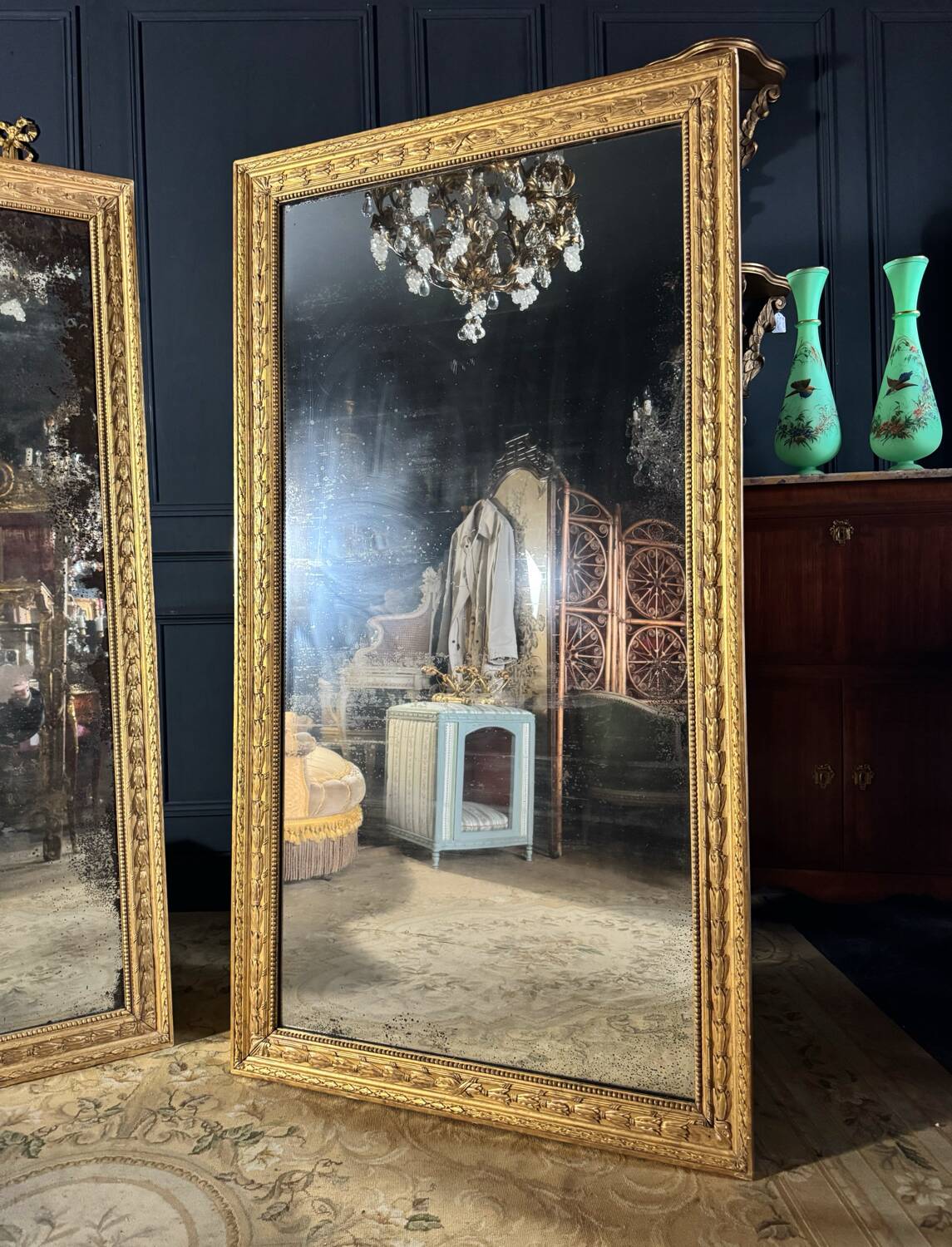 Paire De Miroirs Du Début Du XIXe En Bois Doré De Style Louis XVI