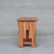 Petit bureau français du milieu du siècle en bois