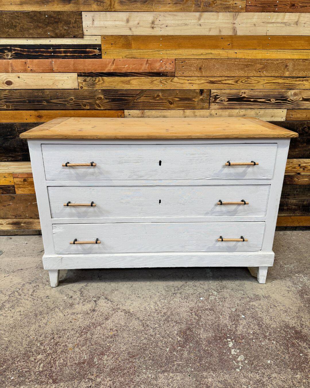 Commode ancienne en sapin massif relookée