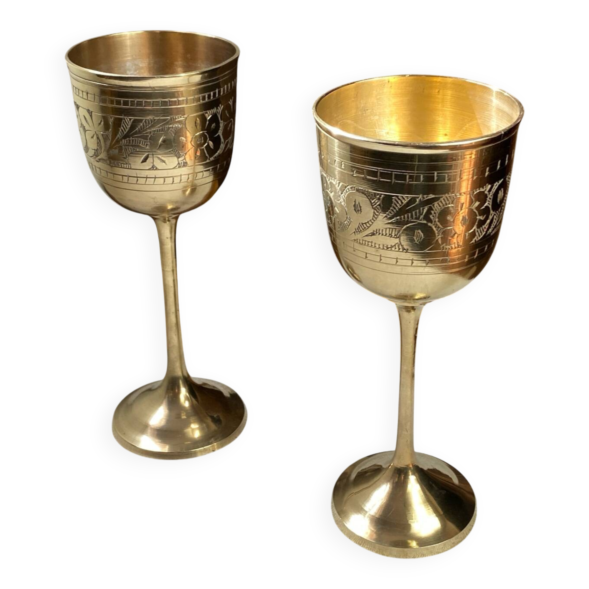 Calices, verre à pied en laiton gravés