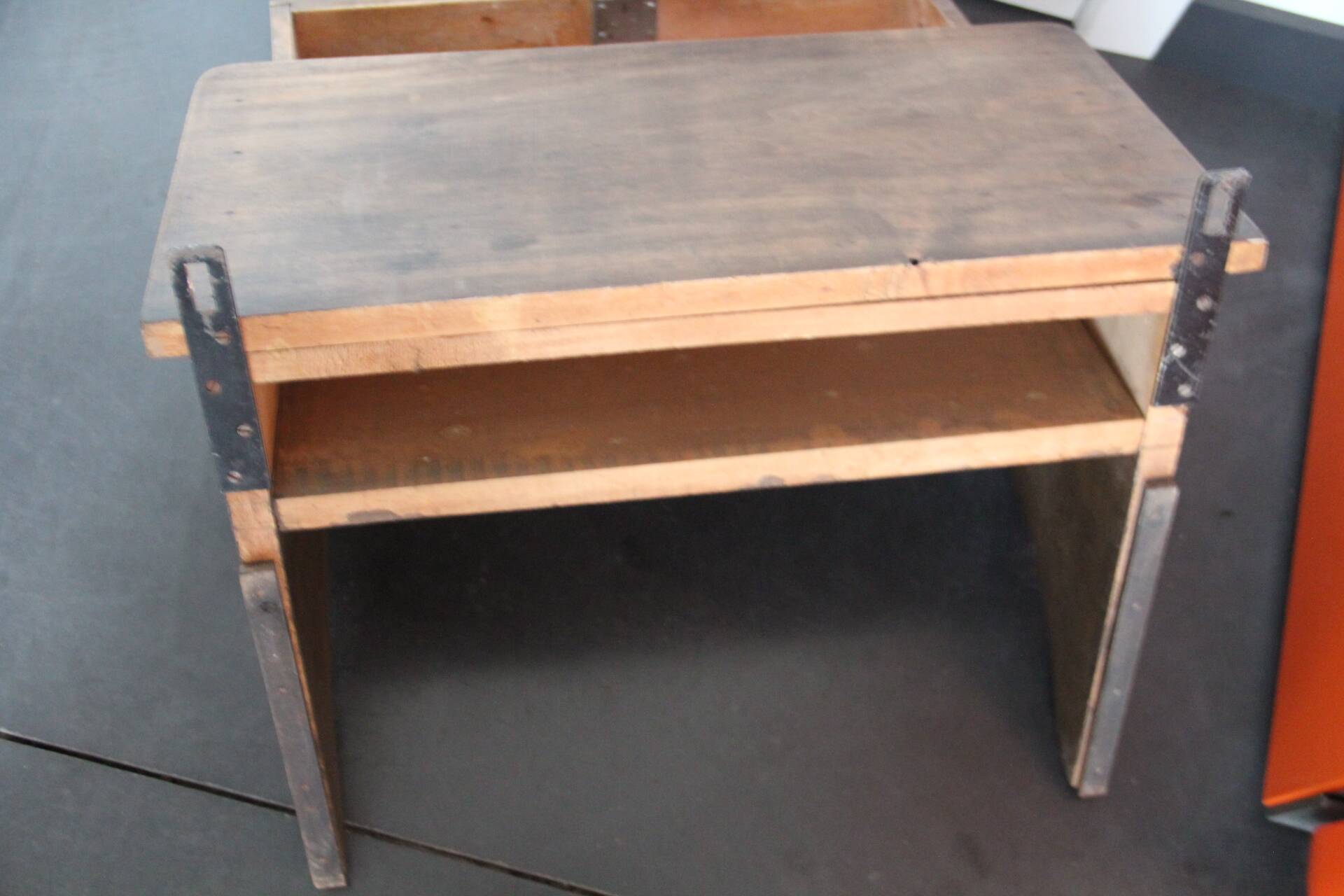 Side shelf with drawer