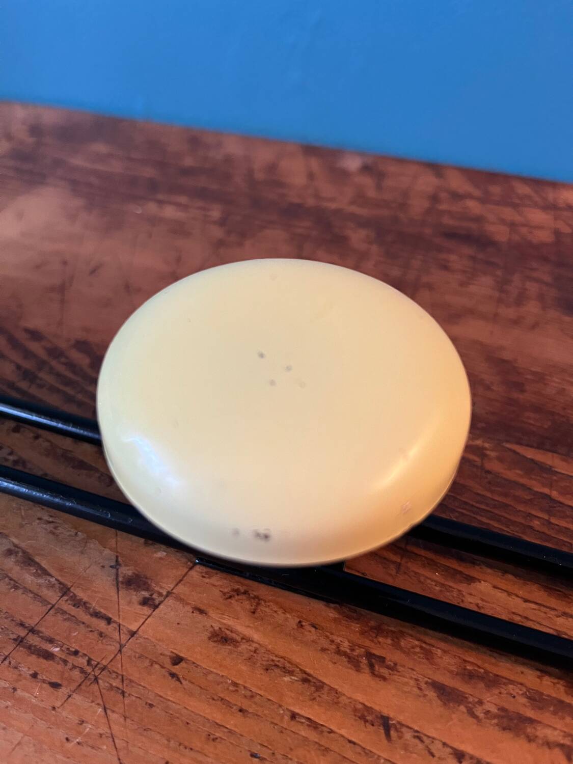 Metal wall coat rack with 4 hooks