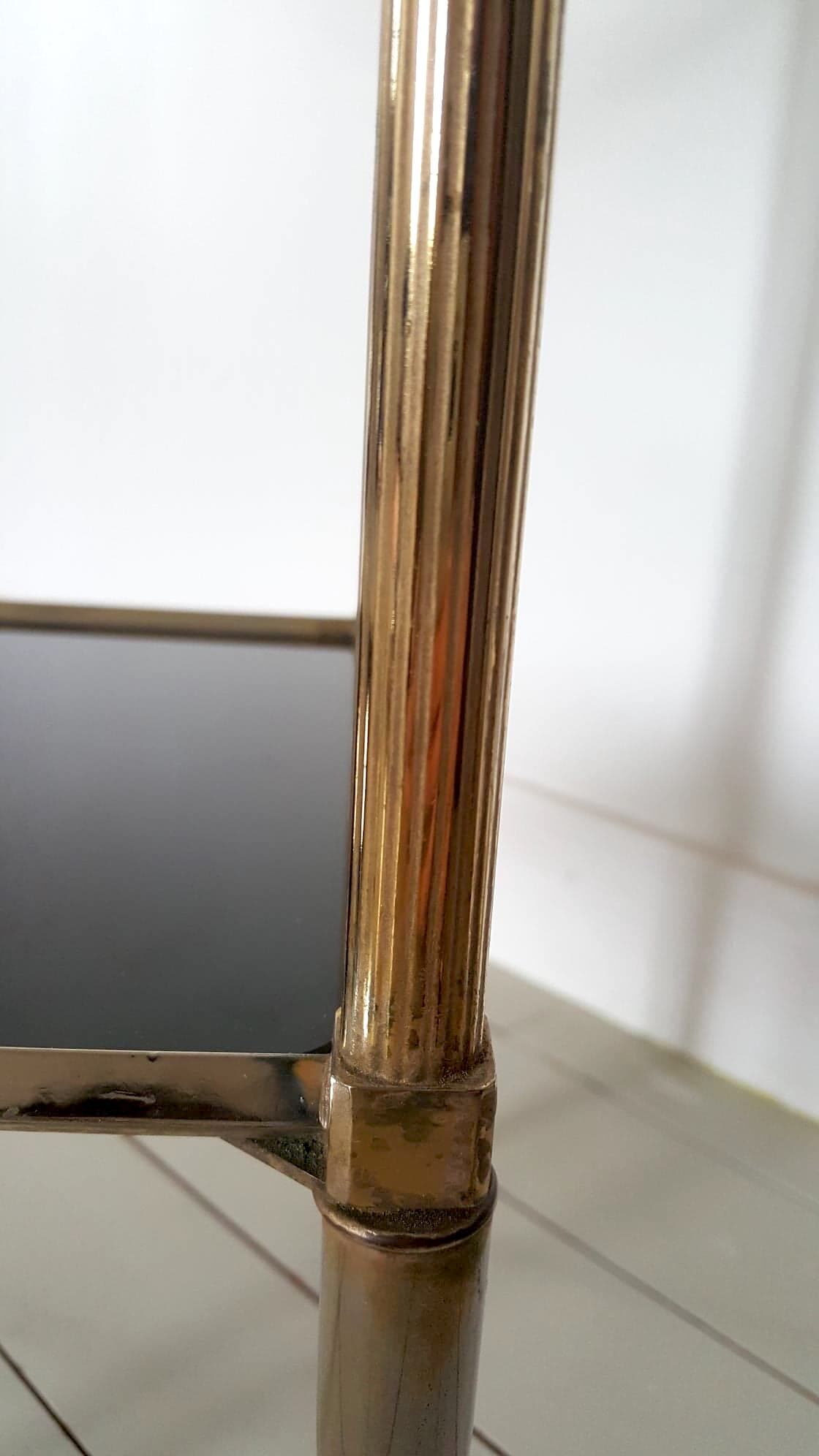 Bout de canapé en verre et laiton