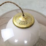 Lampe à suspension italienne en laiton, opaline et plexiglas de l'ère spatiale