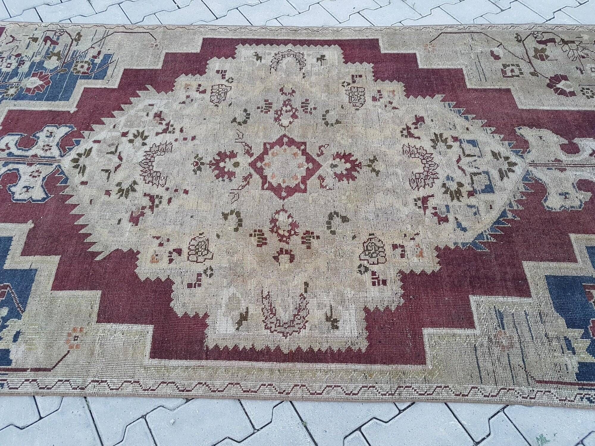 Vintage handmade Turkish rug 140x272 cm