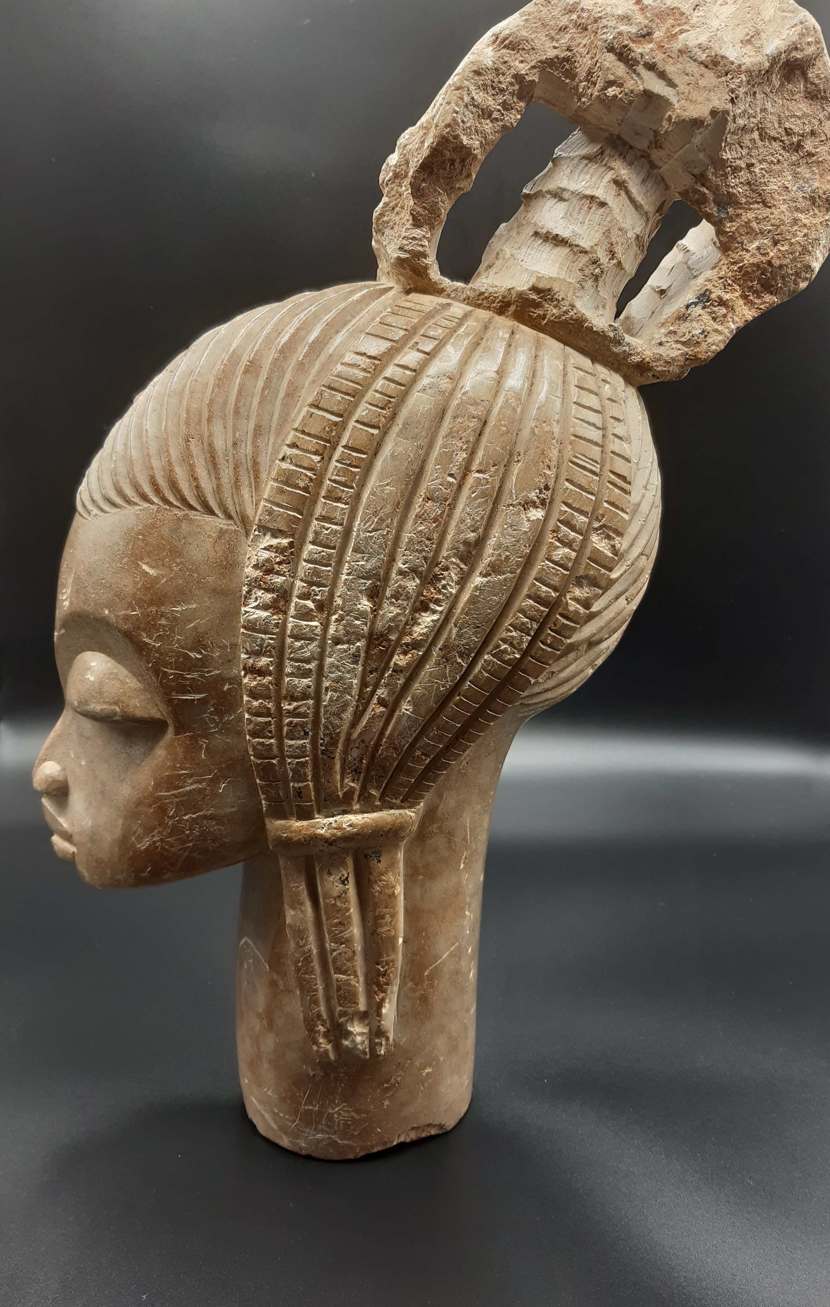 Buste de femme africaine en pierre mbigou