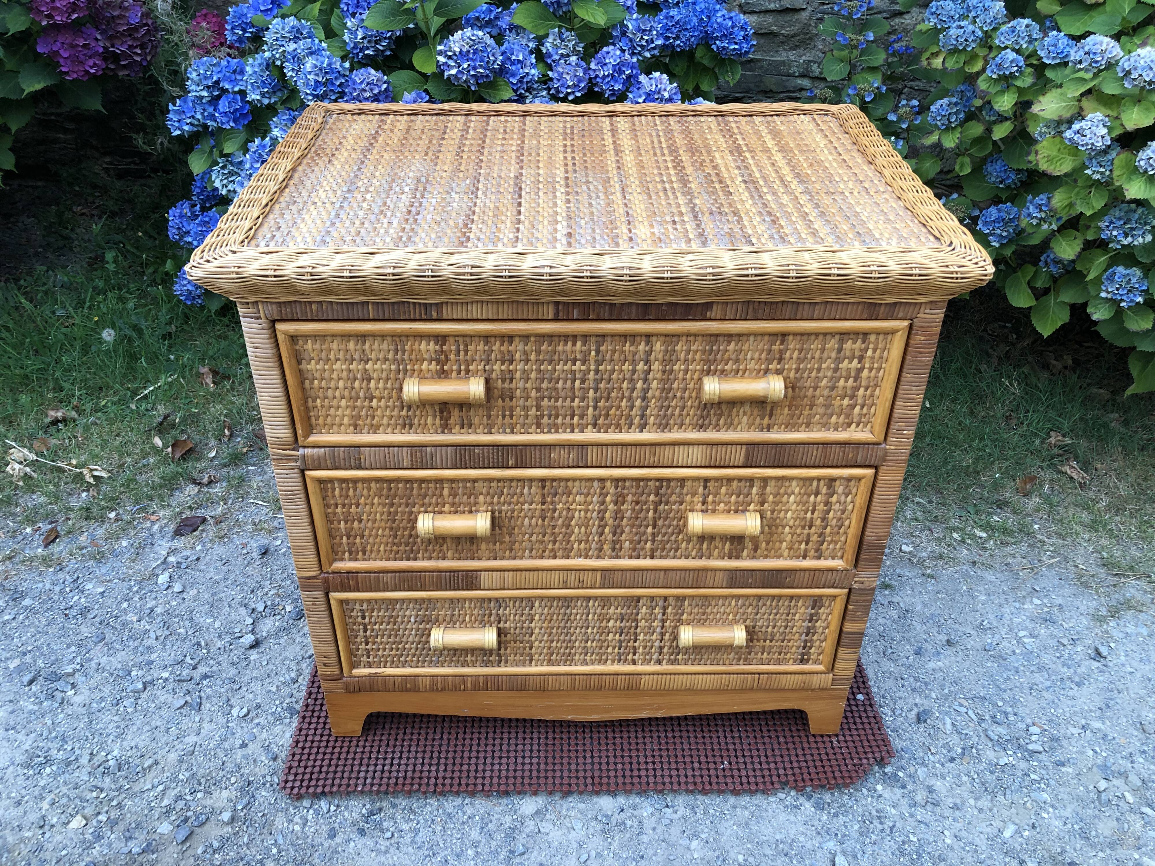 Vintage rattan chest of drawers has 3 drawers.