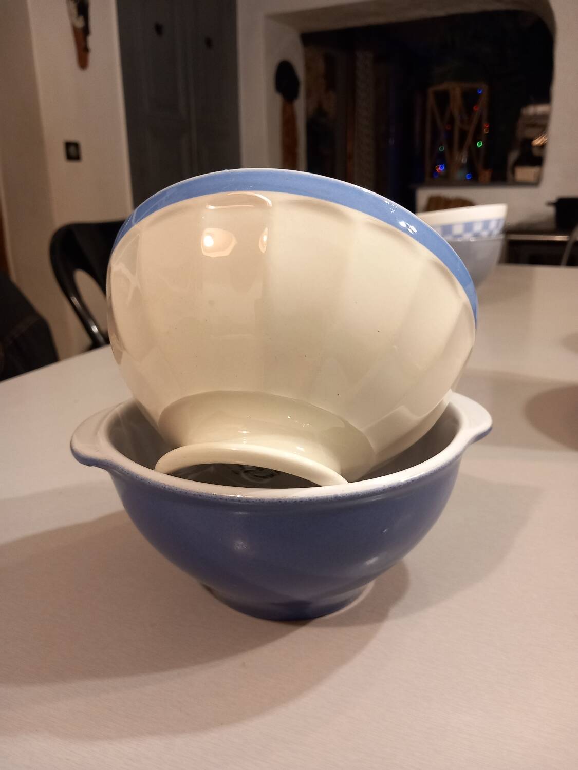 Set of 10 old vintage bowls