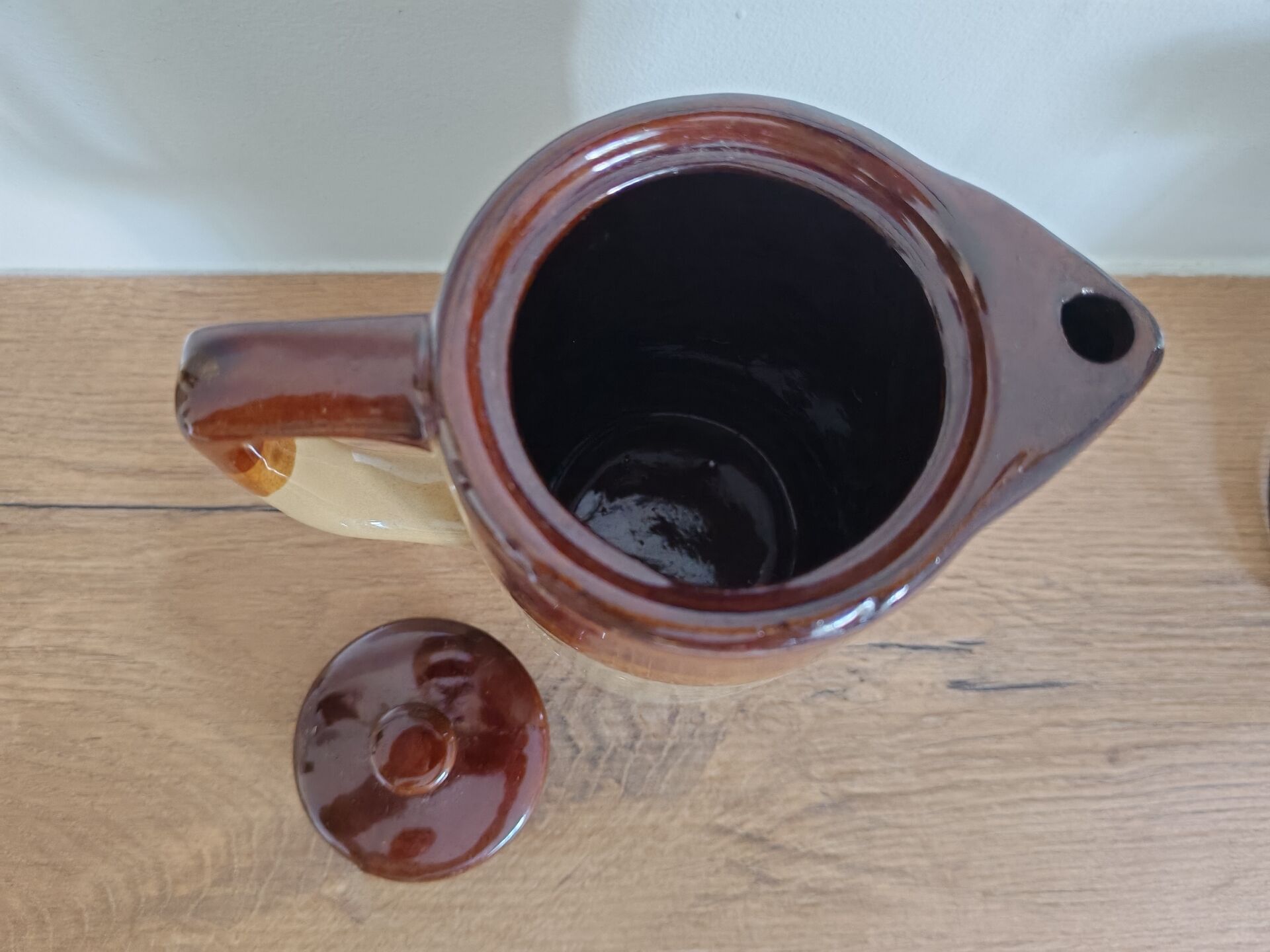 Stoneware coffee pot