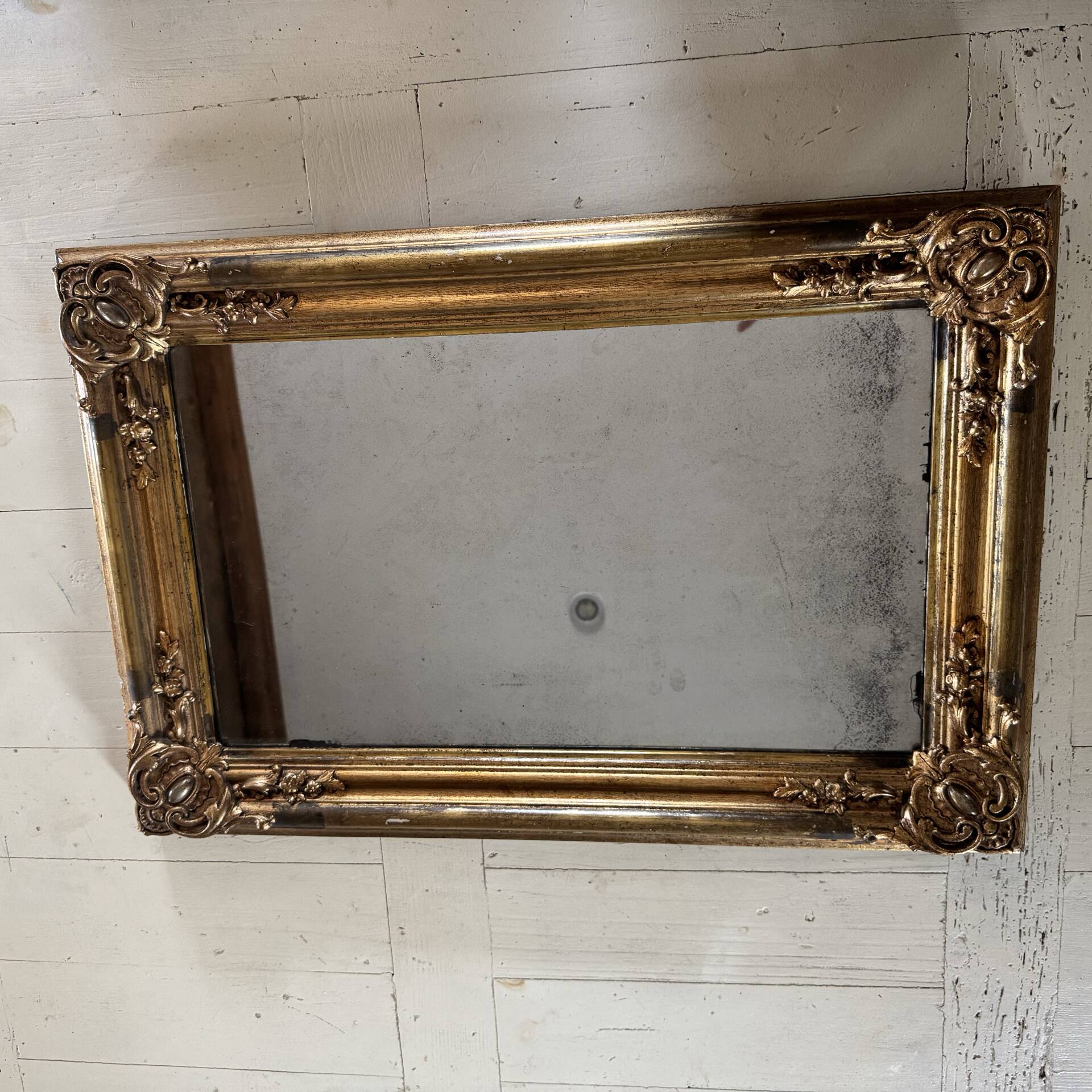 Miroir Louis XV, glace au mercure et bois doré, XIXe