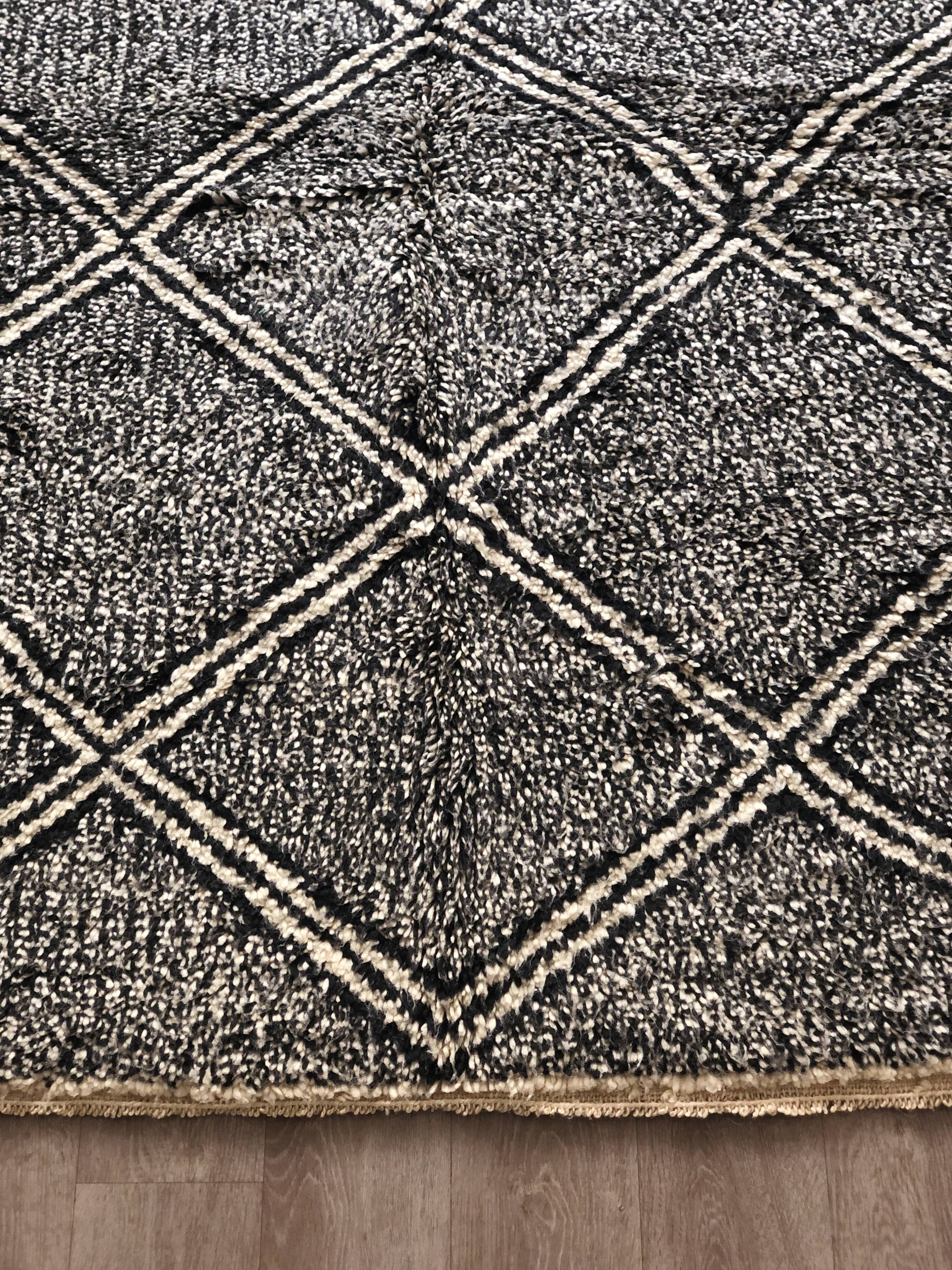 Tapis berbere "Beni Ouarain" moucheté noir et blanc 215x140cm