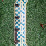 Enamelled plate hung towels