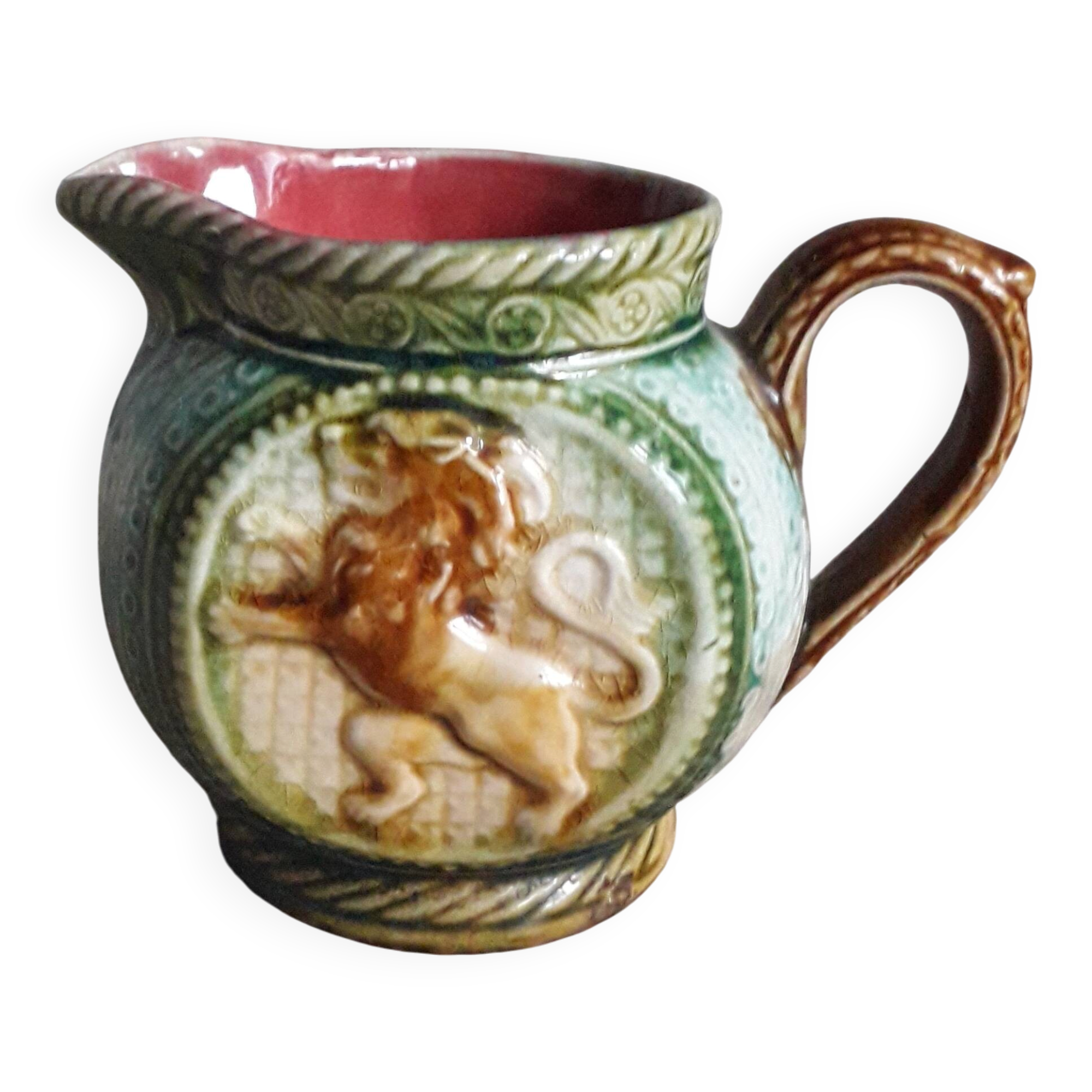 Onnaing slipware pottery