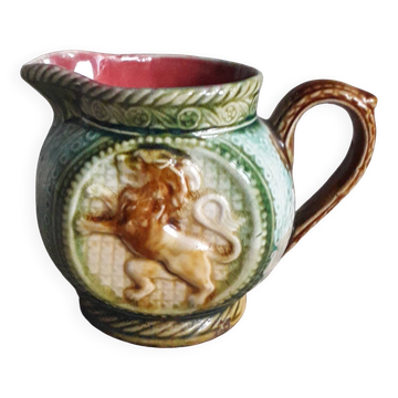 Onnaing slipware pottery