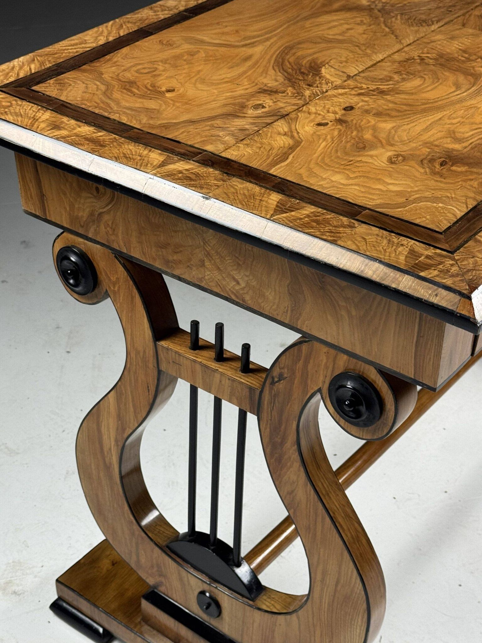 Bureau Biedermeier, table de centre