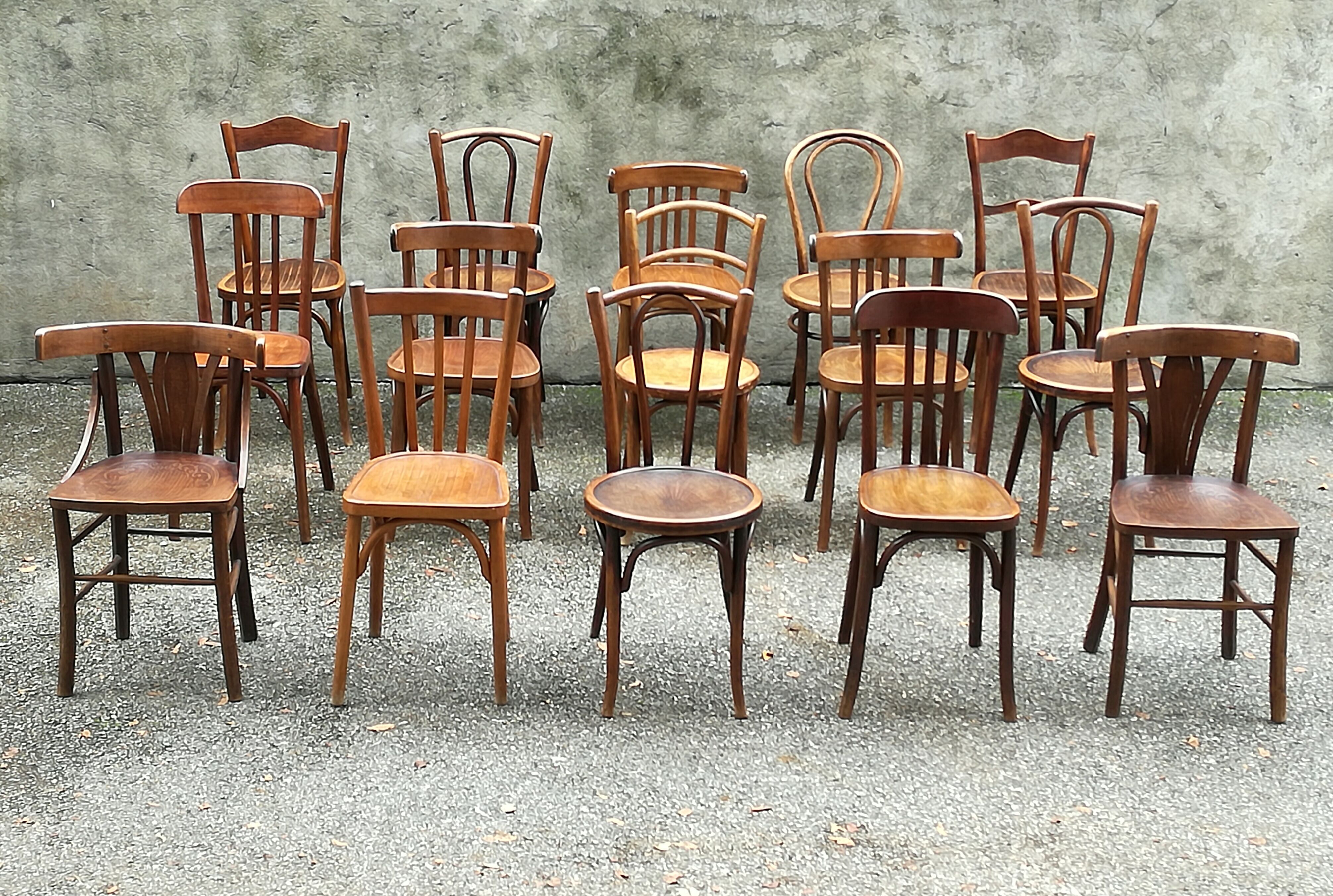 Lot de 15 chaises bistrot vintage