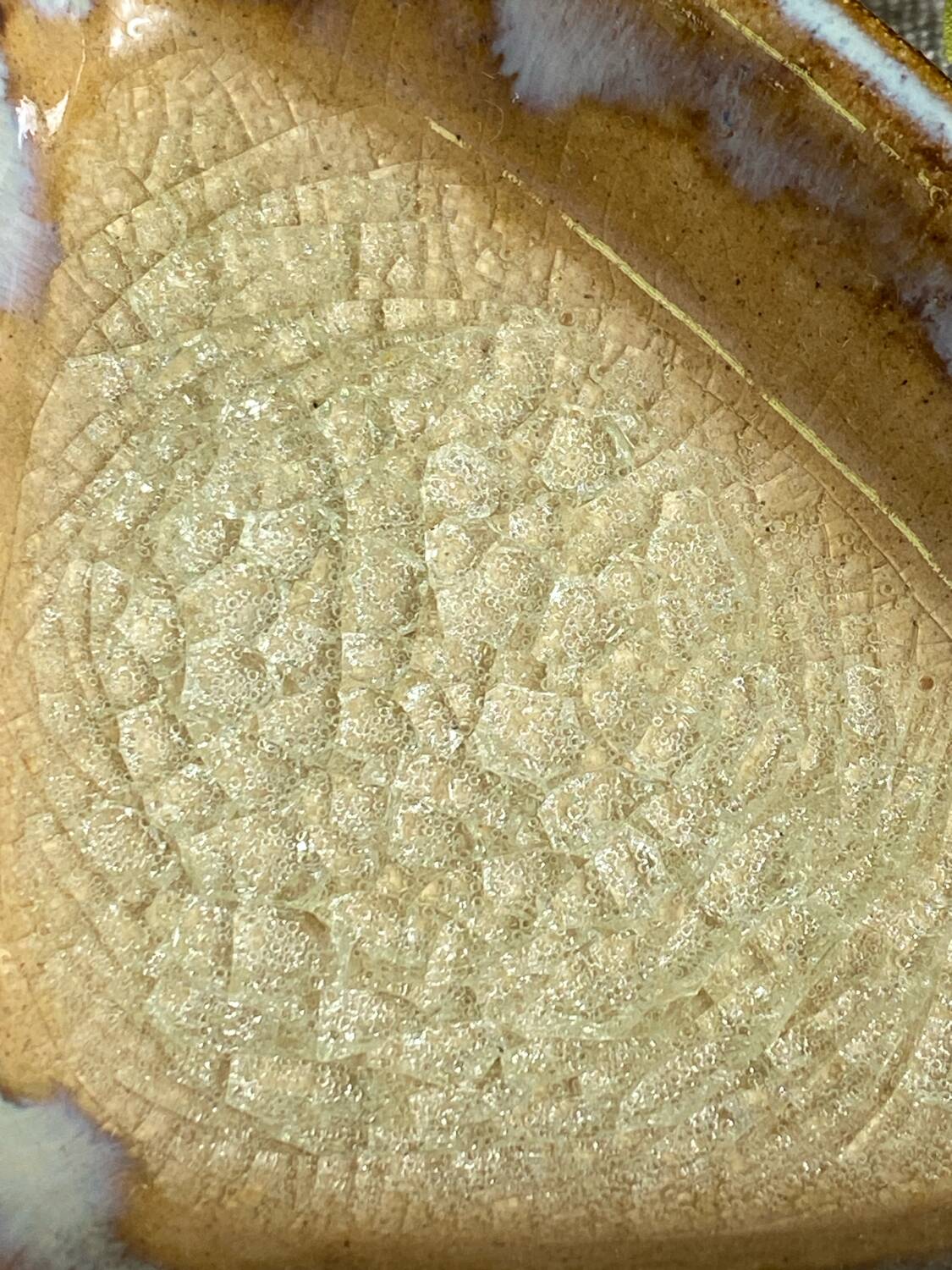 Glazed ceramic pocket emptier