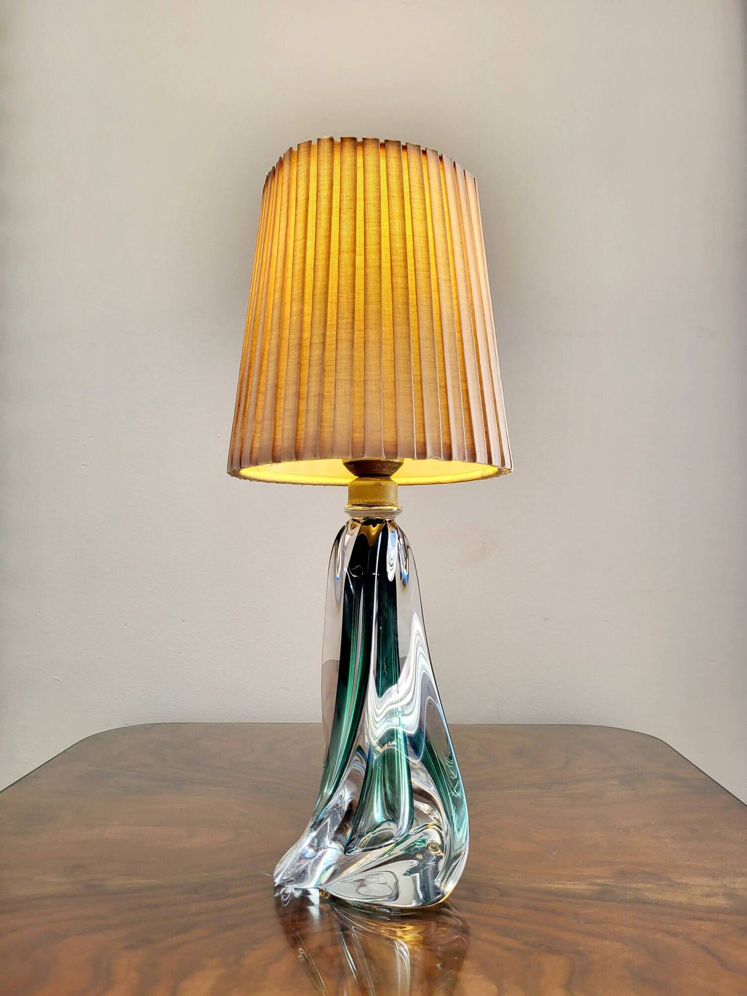 Lampe en cristal Val Saint Lambert à pied tourné, couleur verte, Belgique