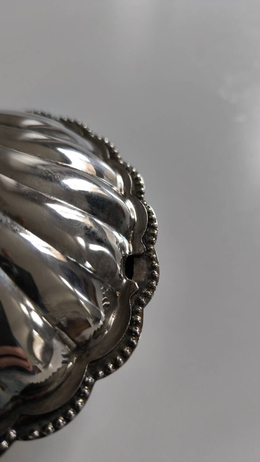 Shell-shaped butter dish in silver-plated metal from the 50s