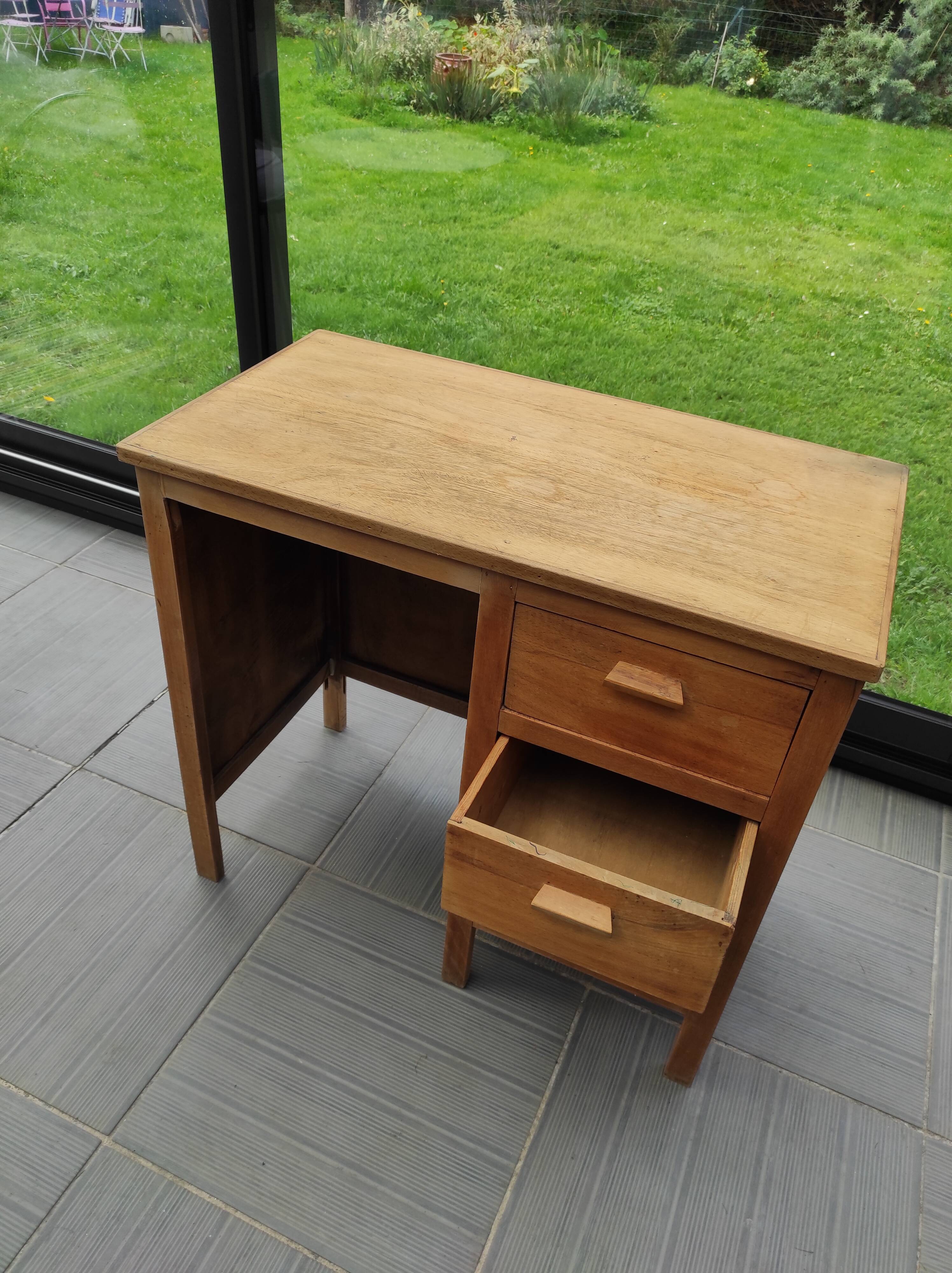 Small wooden desk three drawers