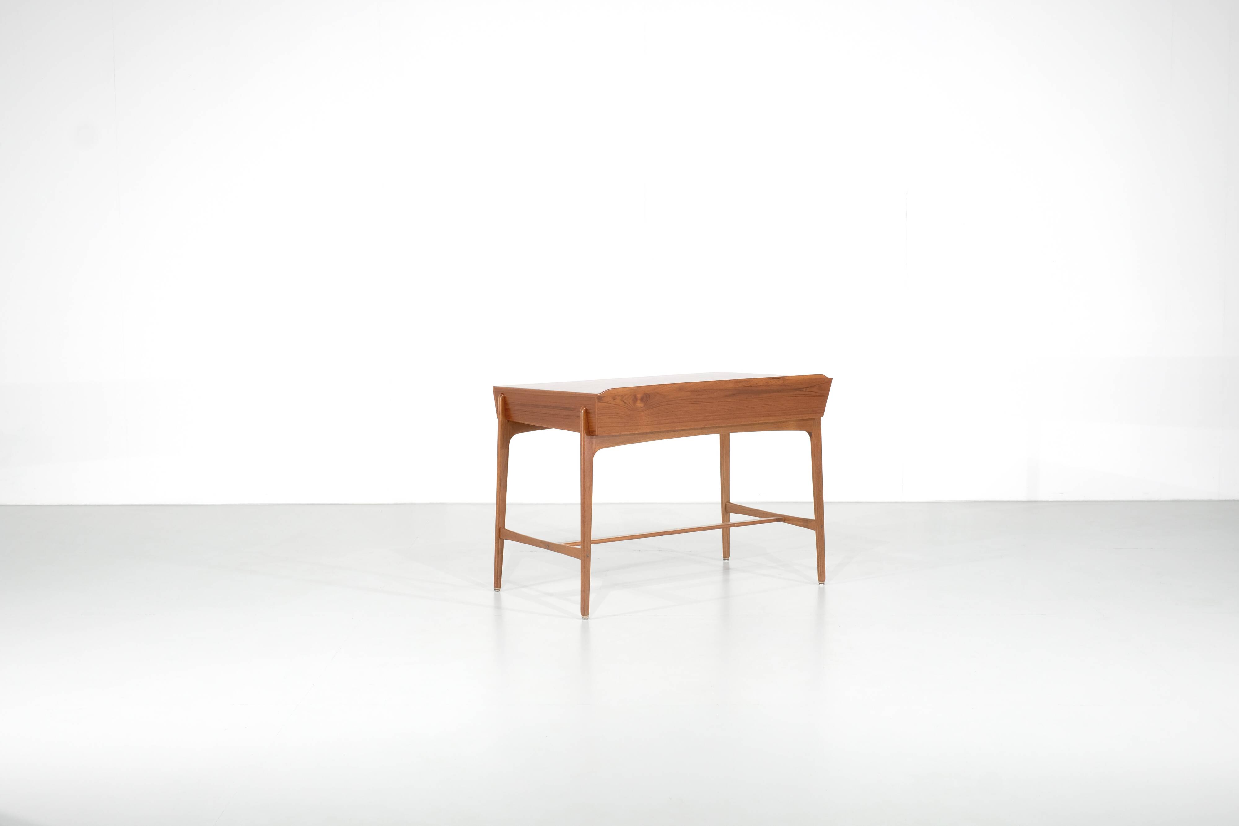 Model 200 Desk by SvenModel 200 Desk by Svendd Åge Madsen for Sigurd Hansen, Denmark 1958.